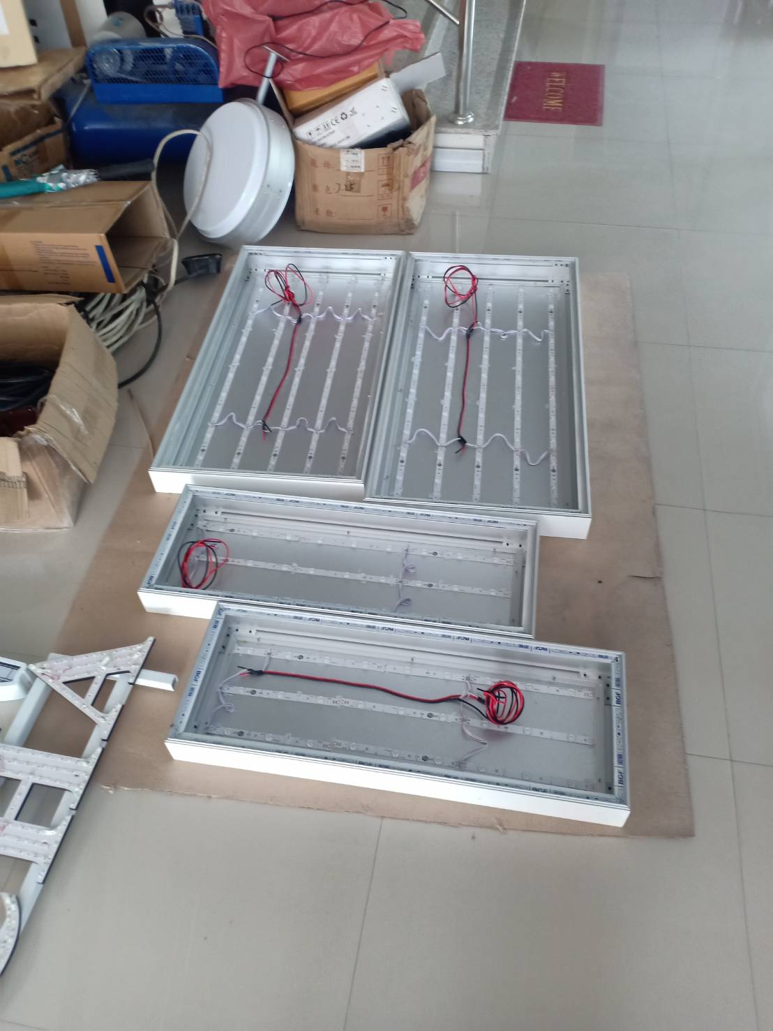 โครงตู้ไฟอลูมิเนียม รอใส่ภาพ ใส่ไฟแอลอีดี จัดเต็ม