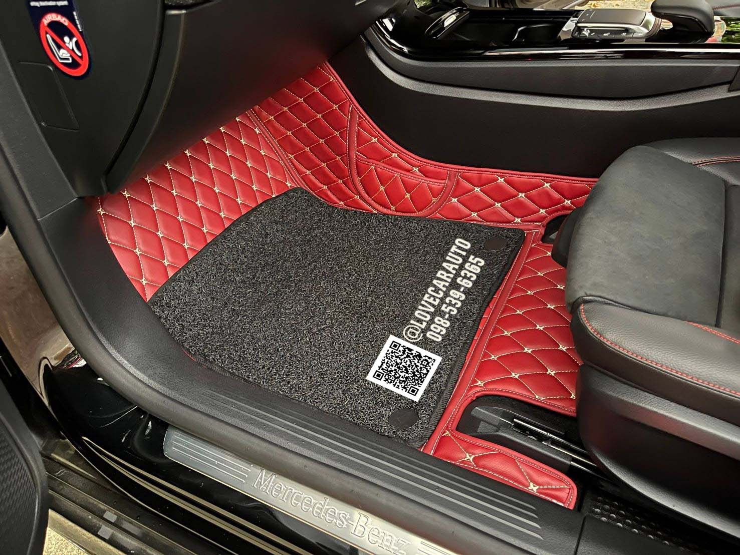 พรมปูพื้นรถยนต์ 7D Benz A200 2022 สีแดงไวน์+ดักฝุ่นสีดำ