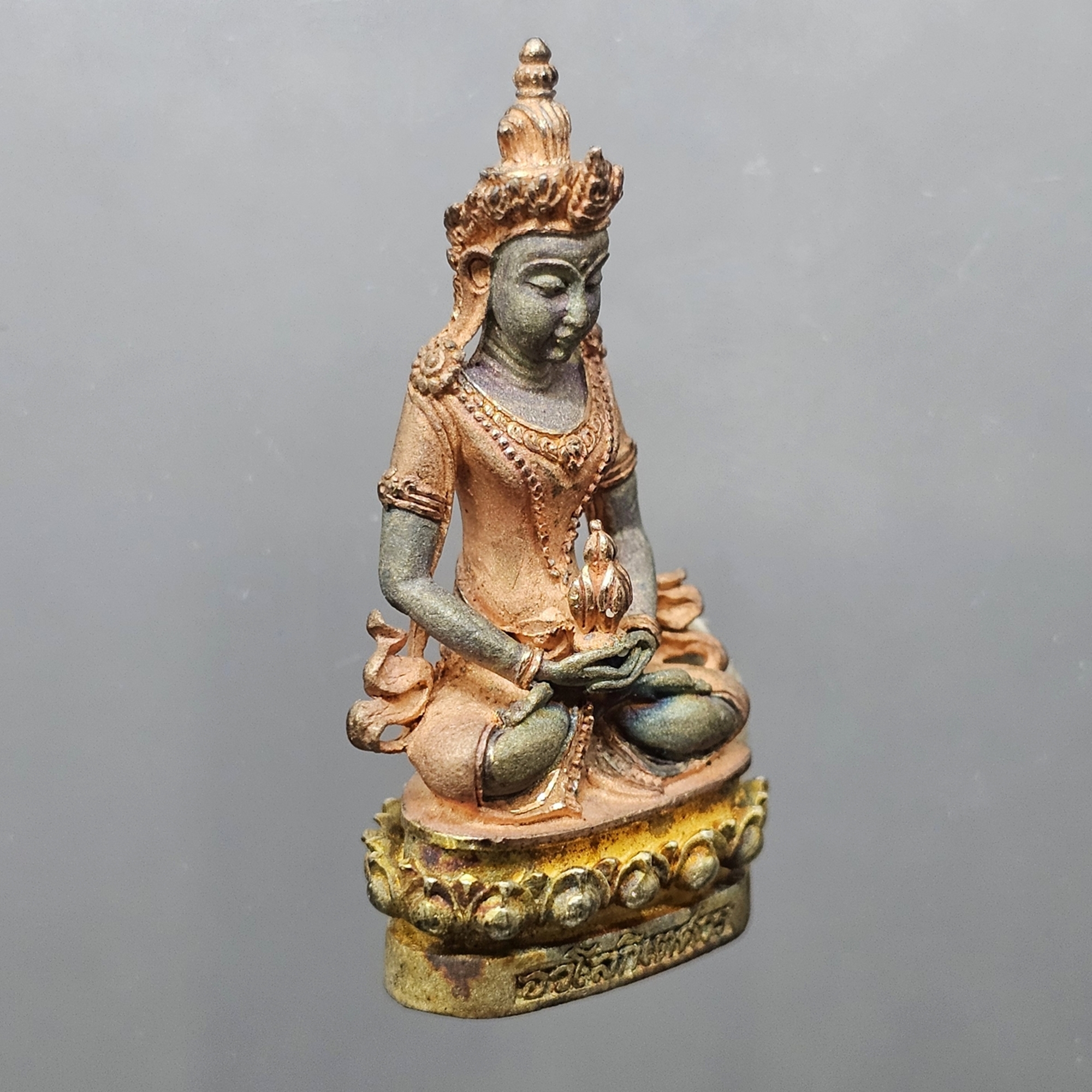 พระกริ่งอวโลกิเตศวร รุ่นอุดมโภคทรัพย์ เนื้อเงิน 99.9% ชุบ 3 กษัตริย์ วัดโพธิ์แมนคุณาราม พ.ศ.2539 พร้อมกล่องเดิม