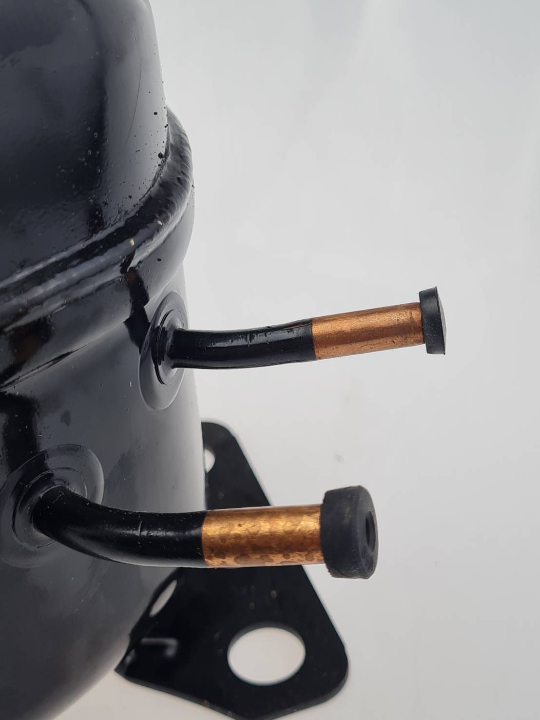 ADW57 คอมเพรสเชอร์ 1/5 แรงม้า R134a LBP สำหรับตู้แช่ ตู้เย็น Compressor ของใหม่ พร้อมอุปกรณ์ ดีเลย์ โอเวอร์โหลด