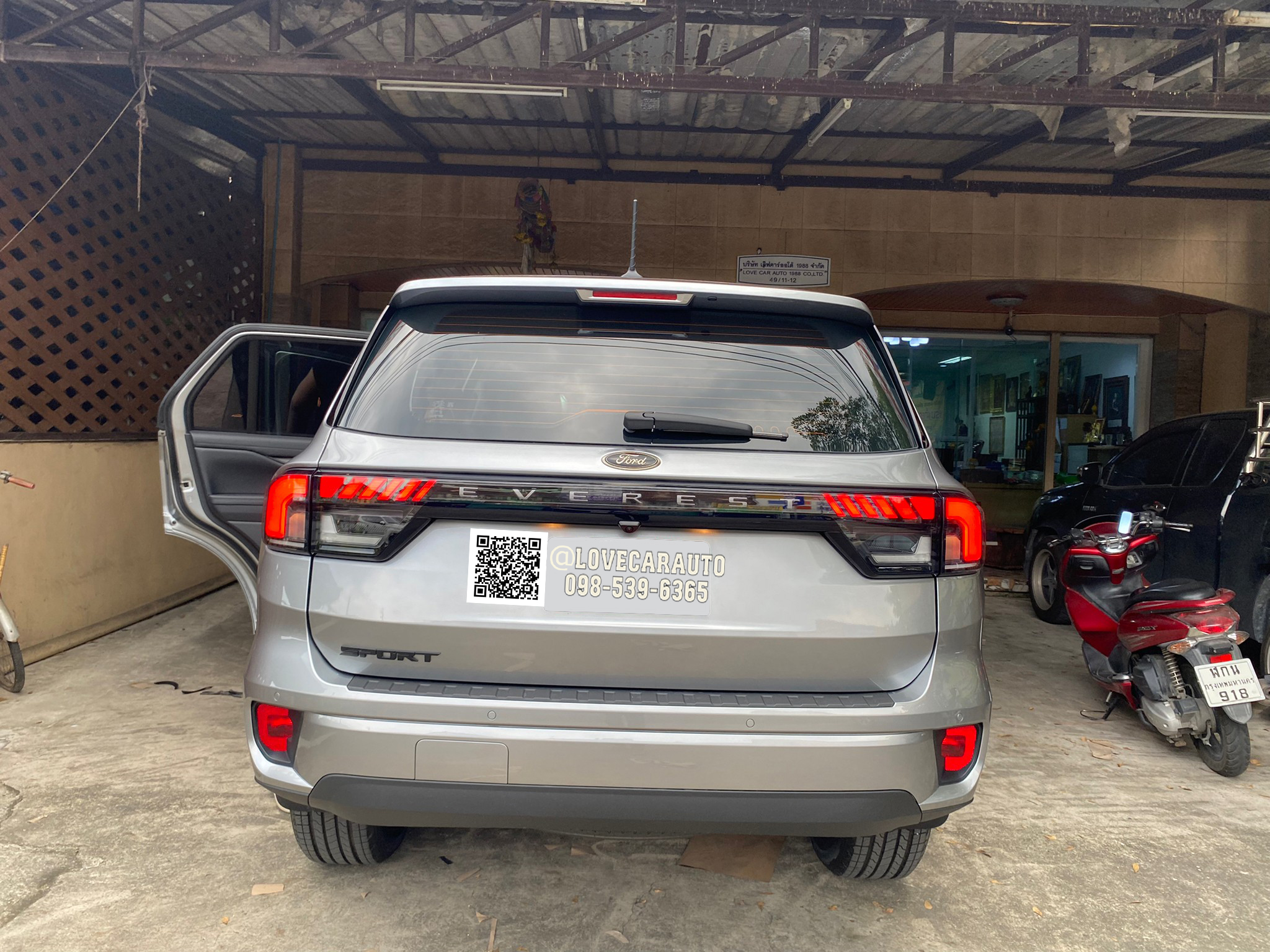 พรมปูพื้นรถยนต์ 7D Ford Everest 2023 สีดำด้ายดำ +ไวนิลสีดำ