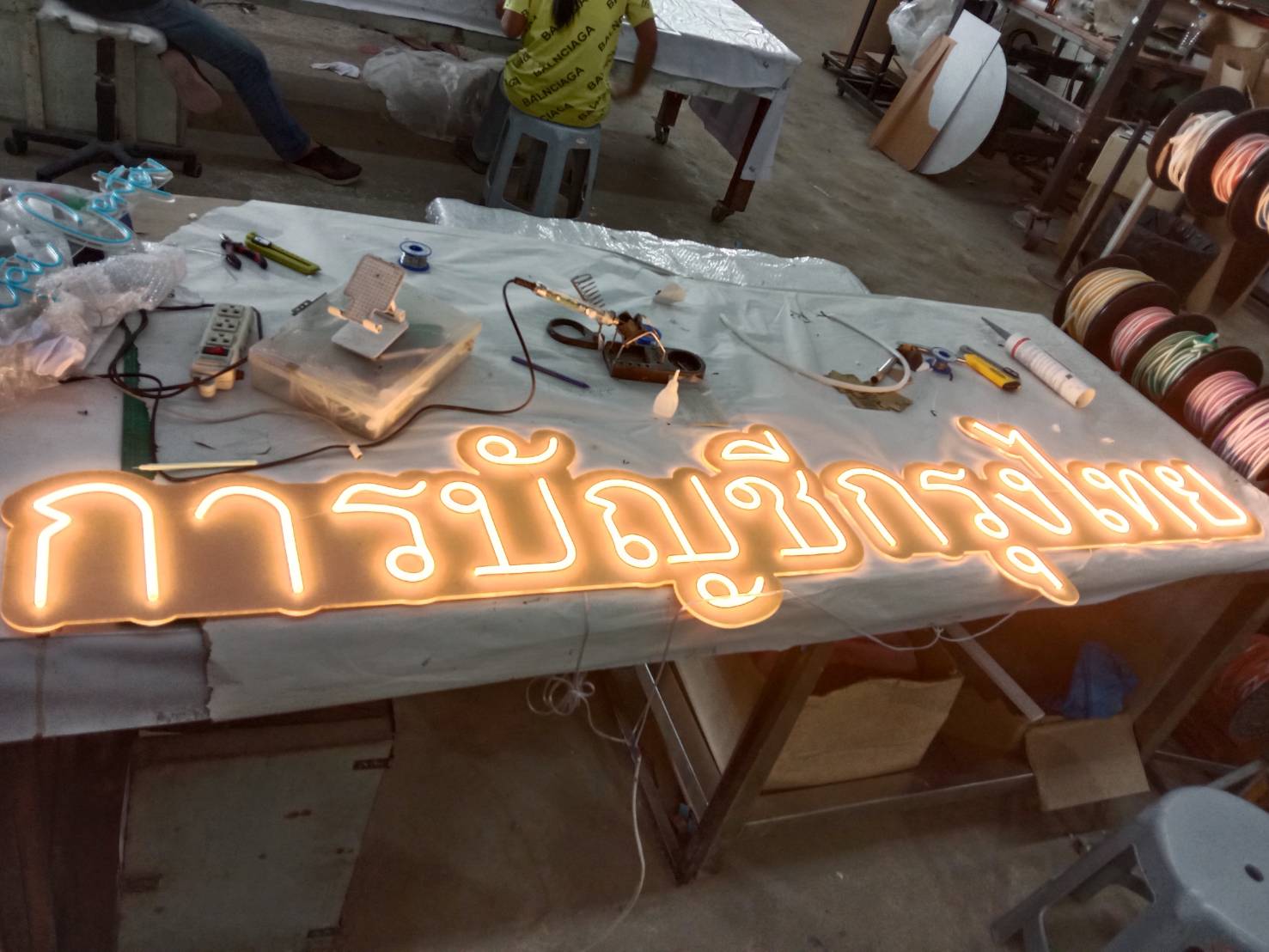 ป้ายไฟนีออน “การบัญชีกรุงไทย” เสริมภาพลักษณ์มืออาชีพให้สำนักงานของคุณ