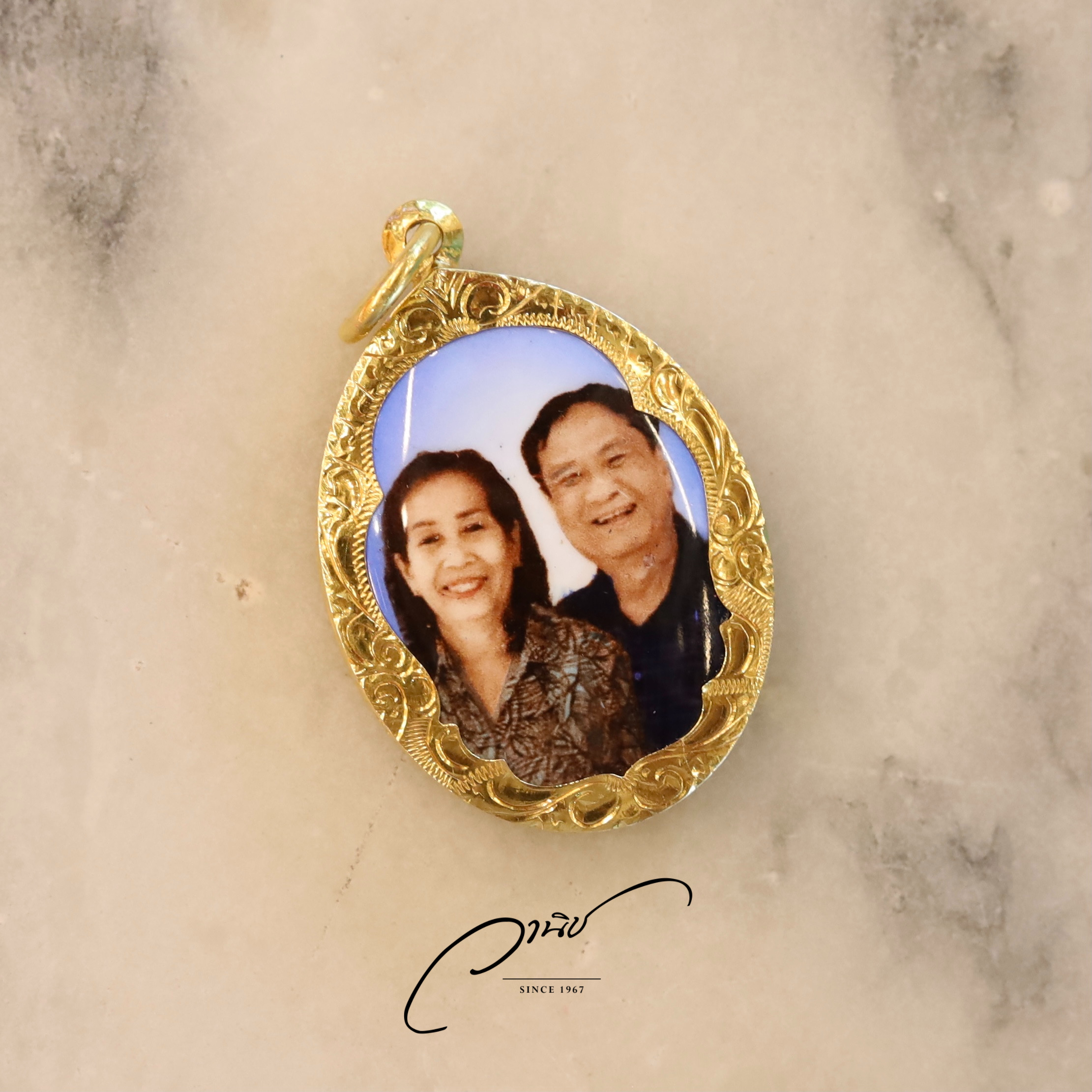 รับทำล็อกเก็ตเลี่ยมกรอบทอง ล็อกเก็ตรูปภาพ ล็อกเก็ตพ่อแม่ จี้รูปภาพ จี้พ่อแม่ เลี่ยมกรอบทองคำGold Locket By WANICH JEWELRY