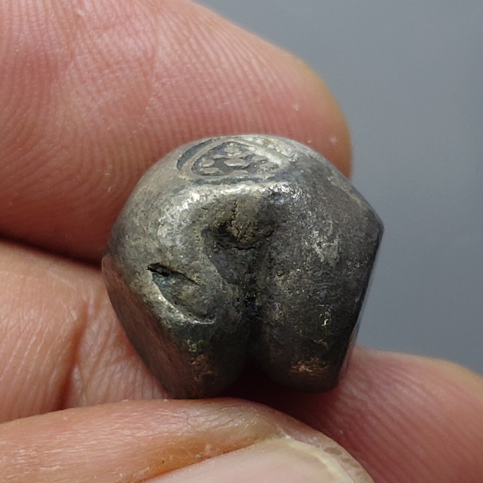 พดด้วง ขนาด 1 บาท ตราพุ่มข้าวบิณฑ์ สมัยอยุธยา สภาพสวย