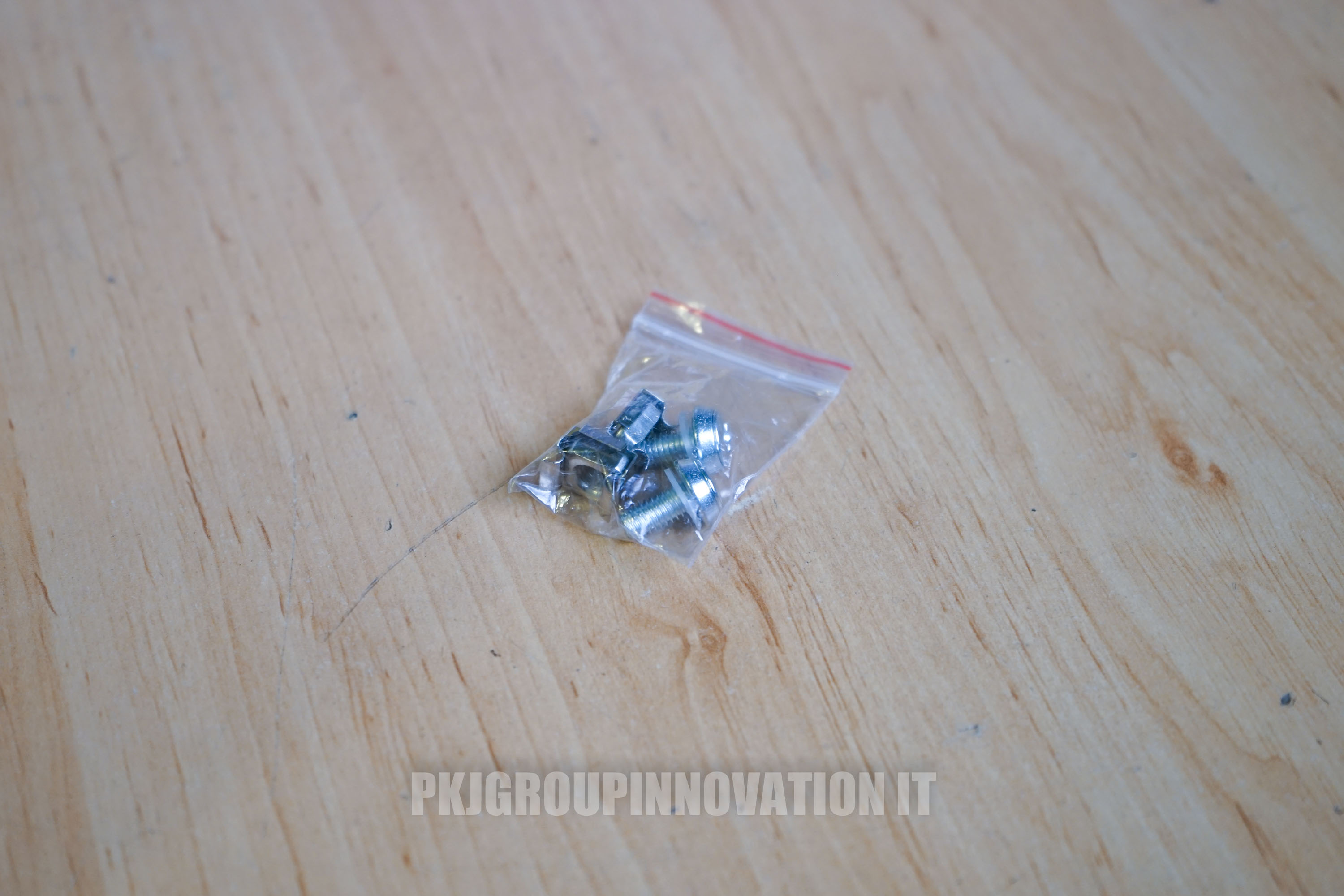 ปลั๊กไฟมือหนึ่ง PowerConneX PXC5PVTTS-TS12 กันไฟฟ้าลัดวงจร กันฟ้าผ่า 12 ช่อง (ในภาพคือสินค้าตัวอย่าง)