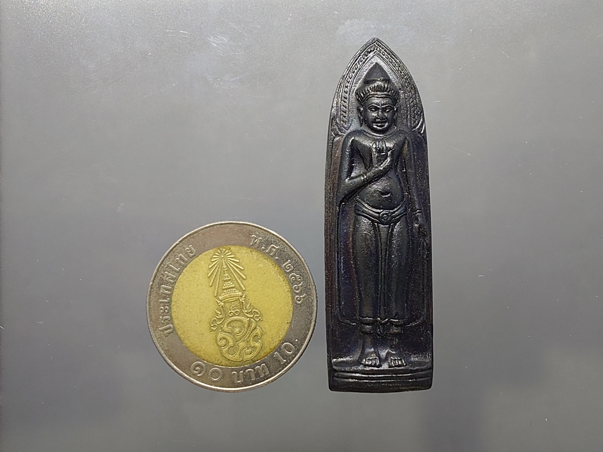 พระร่วงหลังรางปืน บล็อกเจดีย์จม สะดือรี บล็อกนิยม (หลวงปู่โต๊ะ หลวงปู่แหวน ร่วมปลุกเสก) วัดพระธาตุดอยสุเทพ จ.เชียงใหม่ พ.ศ.2515