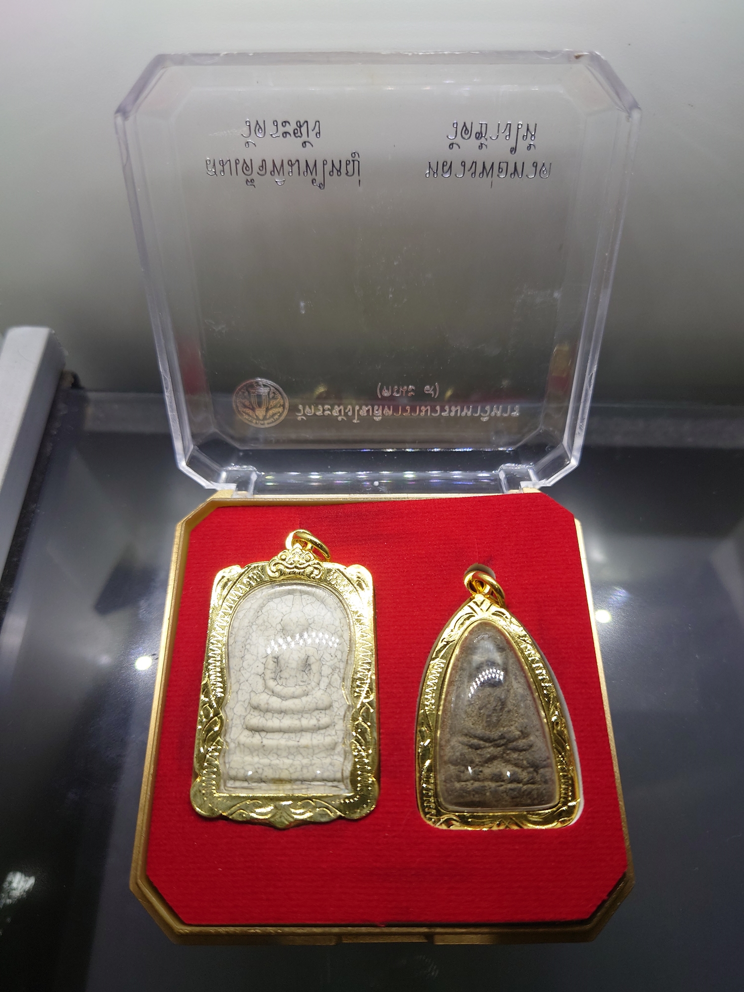 พระสมเด็จวัดระฆัง หลวงปู่ทวด รุ่นคู่บารมี วัดระฆังโฆสิตารามฯ (คณะ 9) สร้าง พร้อมเลี่ยมกรอบทอง ปี2556 กล่องเดิม