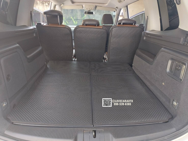 พรมปูพื้นรถยนต์ Volkswagen Sharan กระดุมเล็กสีดำ