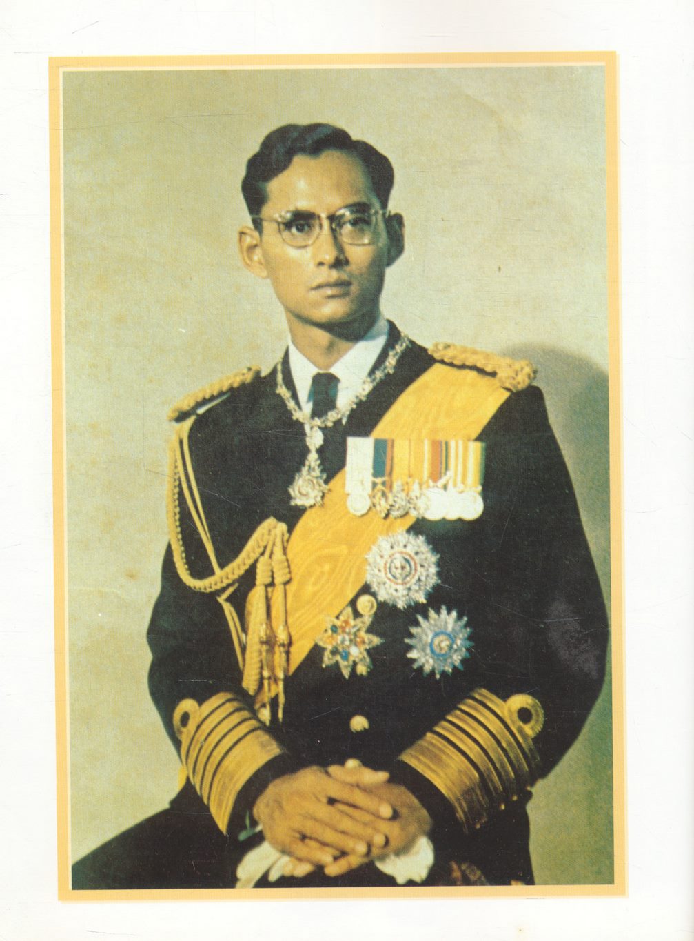 ใต้ร่มพระบารมีปกเกล้าฯ พระราชอัจฉริยภาพในหลวง (เฉลิมพระเกียรติพระบาทสมเด็จพระเจ้าอยู่หัวภูมิพลอดุลยเดช ทรงครองสิริราชสมบัติ ๖๐ ปี)