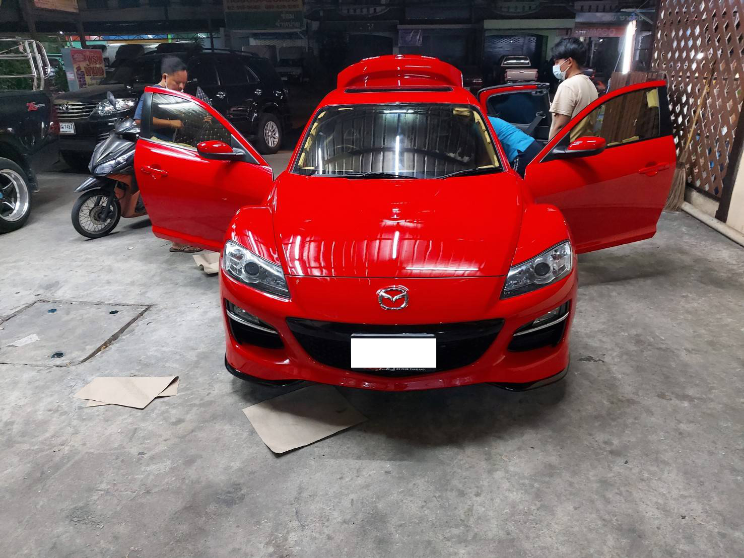 พรมปูพื้นรถยนต์ 6D Mazda Rx 8 สีดำด้ายทอง+แผ่นท้ายสีแดงไวน์