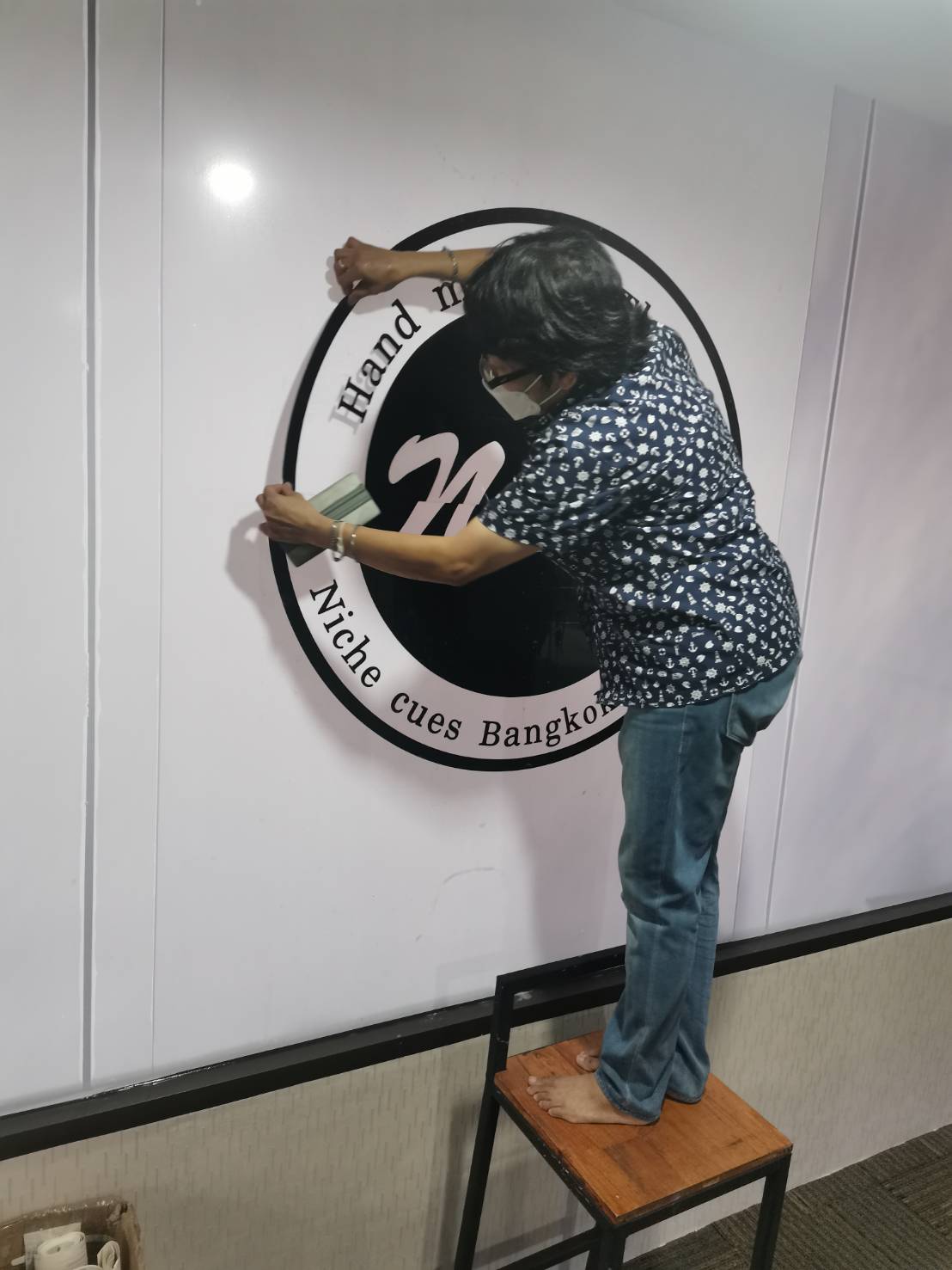 ปริ้นท์สติกเกอร์สีดำติดผนัง งานNEW CS SNOOKER CLUB