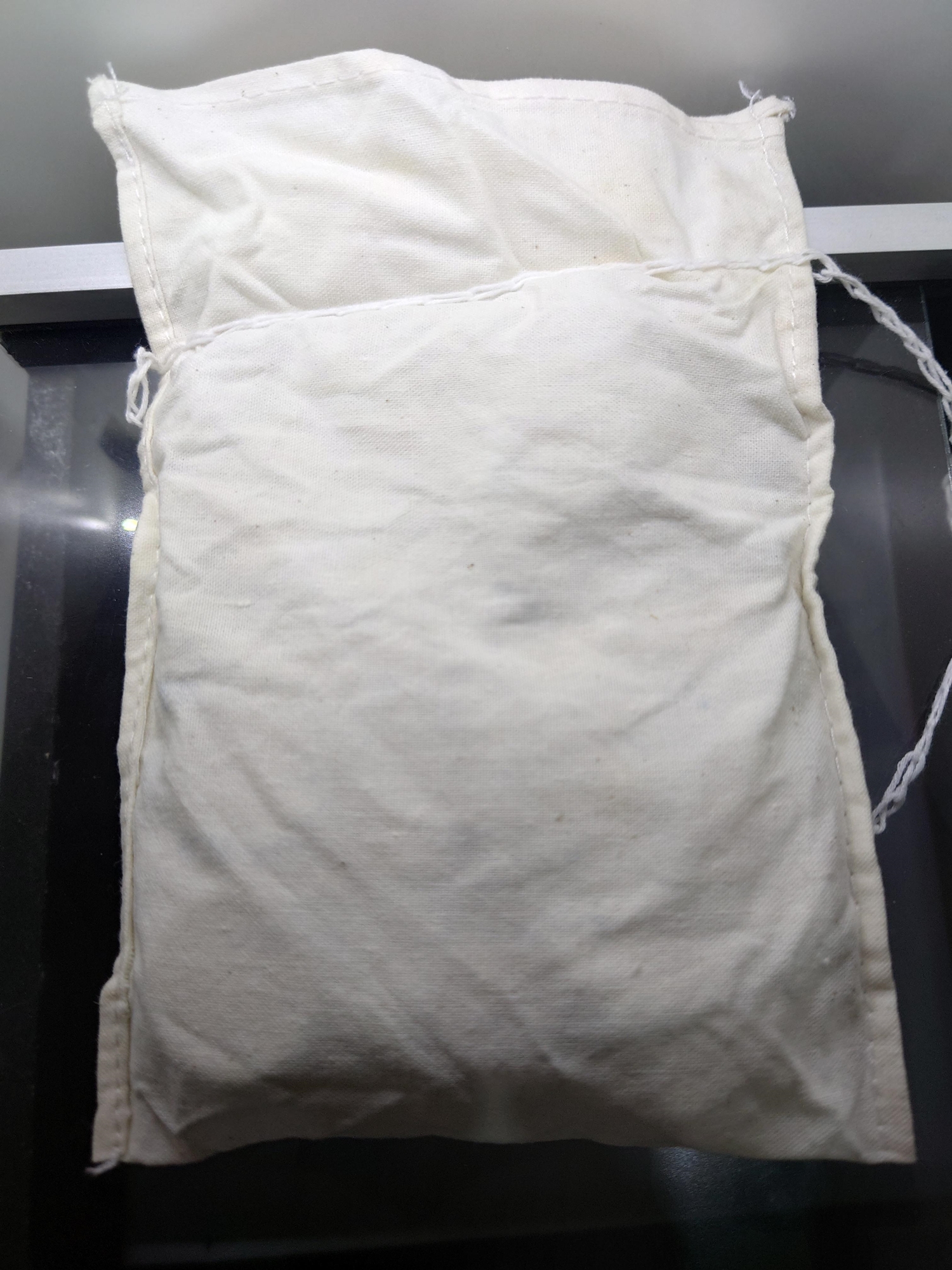 เหรียญยกถุง 100 เหรียญ เหรียญ 10 บาท สองสี ที่ระลึกครบ 130 ปี สำนักงานตรวจเงินแผ่นดิน ปี2548 ไม่ผ่านใช้