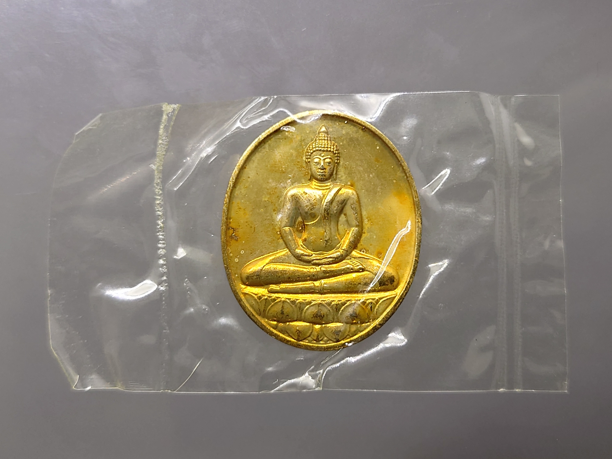 เหรียญพระพุทธสมุทรมงคลเขตร์ หลัง ญสส.การท่าเรือแห่งประเทศไทยสร้าง เนื้อทองเหลือง สูง 3 ซม พิธีพุทธาภิเษก วัดบวร พ.ศ.2532 บล๊อคกษาปณ์ ซองเดิม