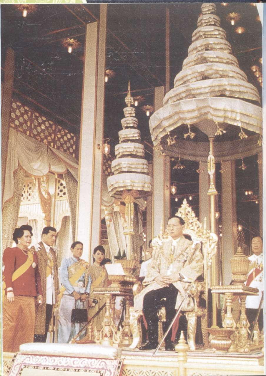 ฉัตรแก้วเก้าแผ่นดิน