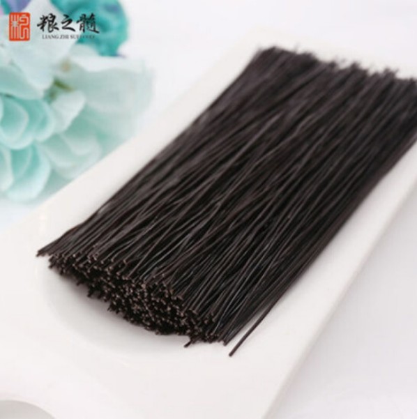 เส้นก๋วยเตี๋ยวดำเสฉวน สัมผัสนุ่มลื่นละมุนลิ้น 180g