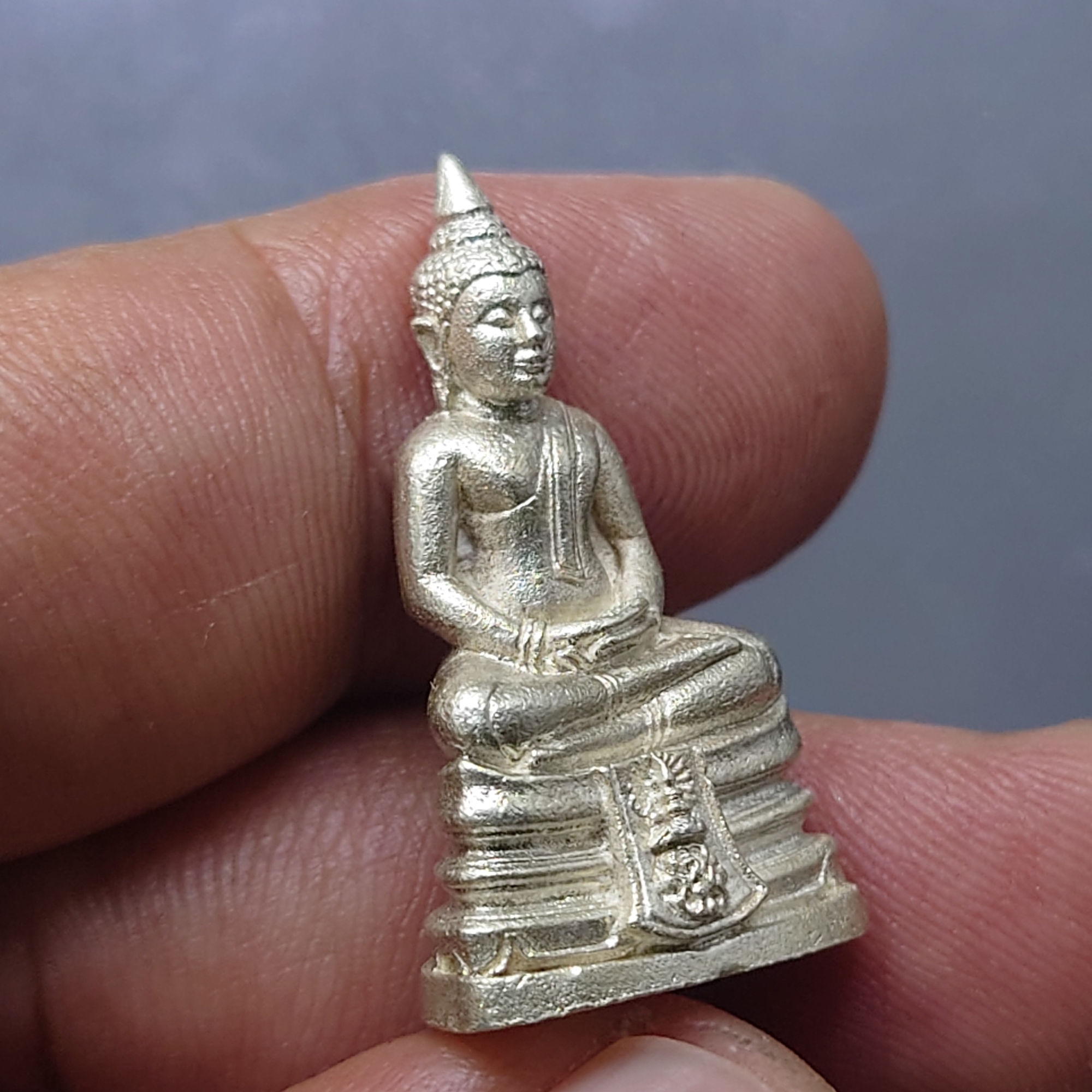 หลวงพ่อพุทธโสธร เนื้อเงิน ลอยองค์ อนุสรณ์ ๑๐๐ ปี เบญจมราชรังสฤษฏิ์ วัดโสธรวราราม ปี2535 พร้อมกล่องเดิม