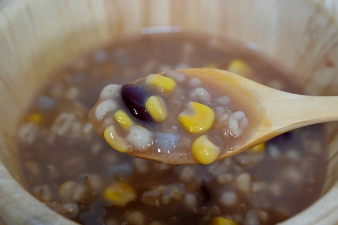 Miku (มิกุ) ธัญพืชกระป๋องพร้อมทาน รสข้าวโพดและเม็ดบัว