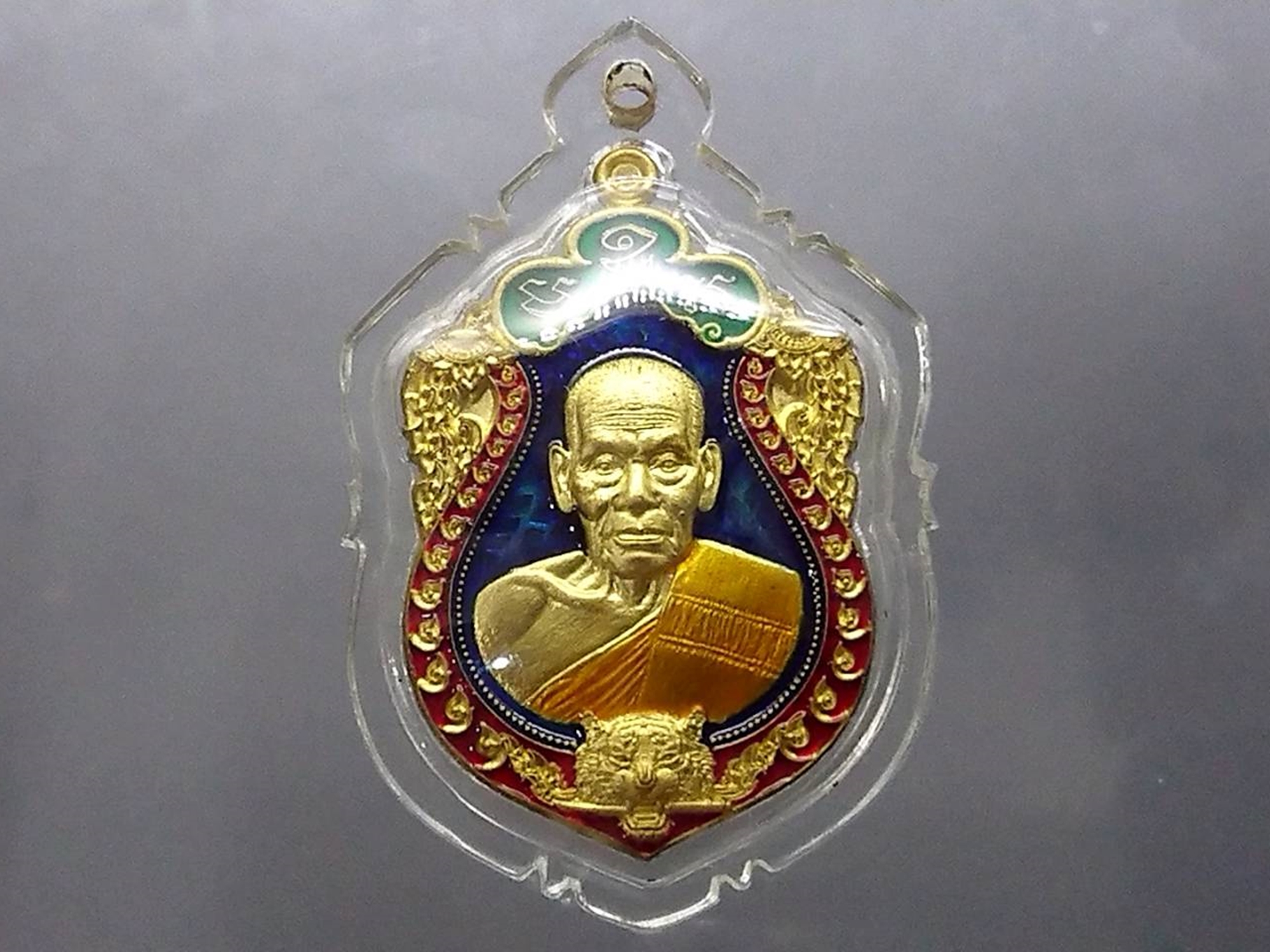 เหรียญเสมาเสือคาบดาบ รุ่น2 เนื้อทองทิพย์ ลงยาราชาวดี จีวรส้ม หลวงพ่อพัฒน์ วัดห้วยด้วน โคท 103