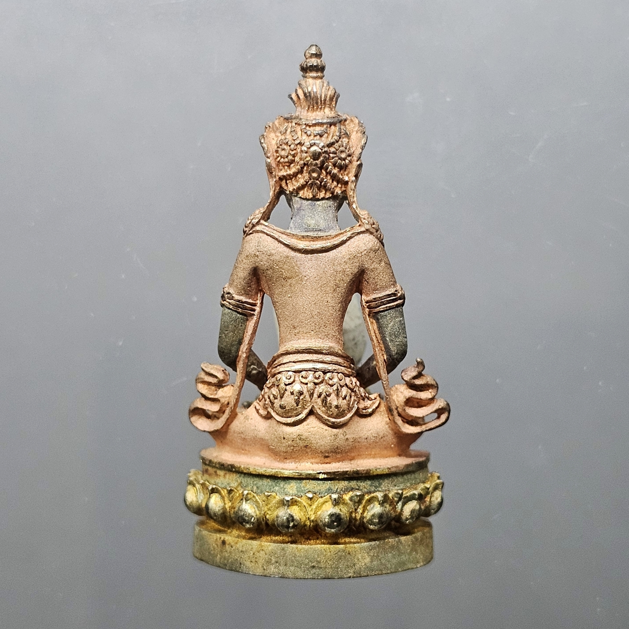 พระกริ่งอวโลกิเตศวร รุ่นอุดมโภคทรัพย์ เนื้อเงิน 99.9% ชุบ 3 กษัตริย์ วัดโพธิ์แมนคุณาราม พ.ศ.2539 พร้อมกล่องเดิม