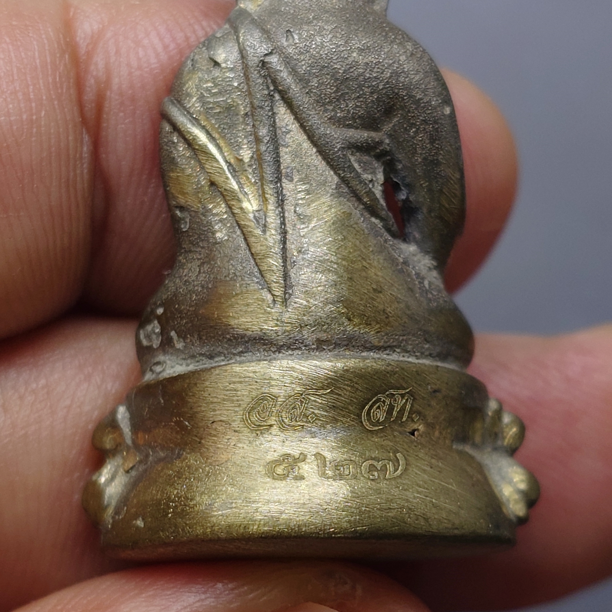 พระกริ่งอัยเรศ - พระชัยวัฒน์ เนื้อนวะโลหะแบบดินไทย สำนักงานอัยการสูงสุดจัดสร้าง พิธีใหญ่ วัดสุทัศนเทพวราราม ปี2559 พร้อมกล่องไม้เดิม