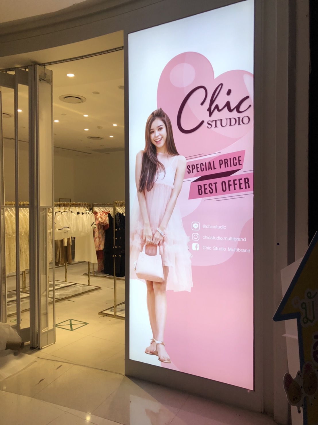 งานป้ายผ้ากล่องไฟแอลอีดี งานCHIC STUDIO