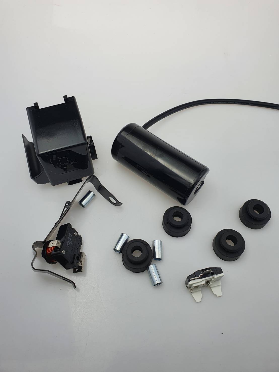 คอมเพรสเชอร์ ½ แรงม้า R134a สำหรับตู้แช่ ตู้เย็น Compressor ของใหม่ พร้อมอุปกรณ์ ดีเลย์ โอเวอร์โหลด รุ่น ADW142