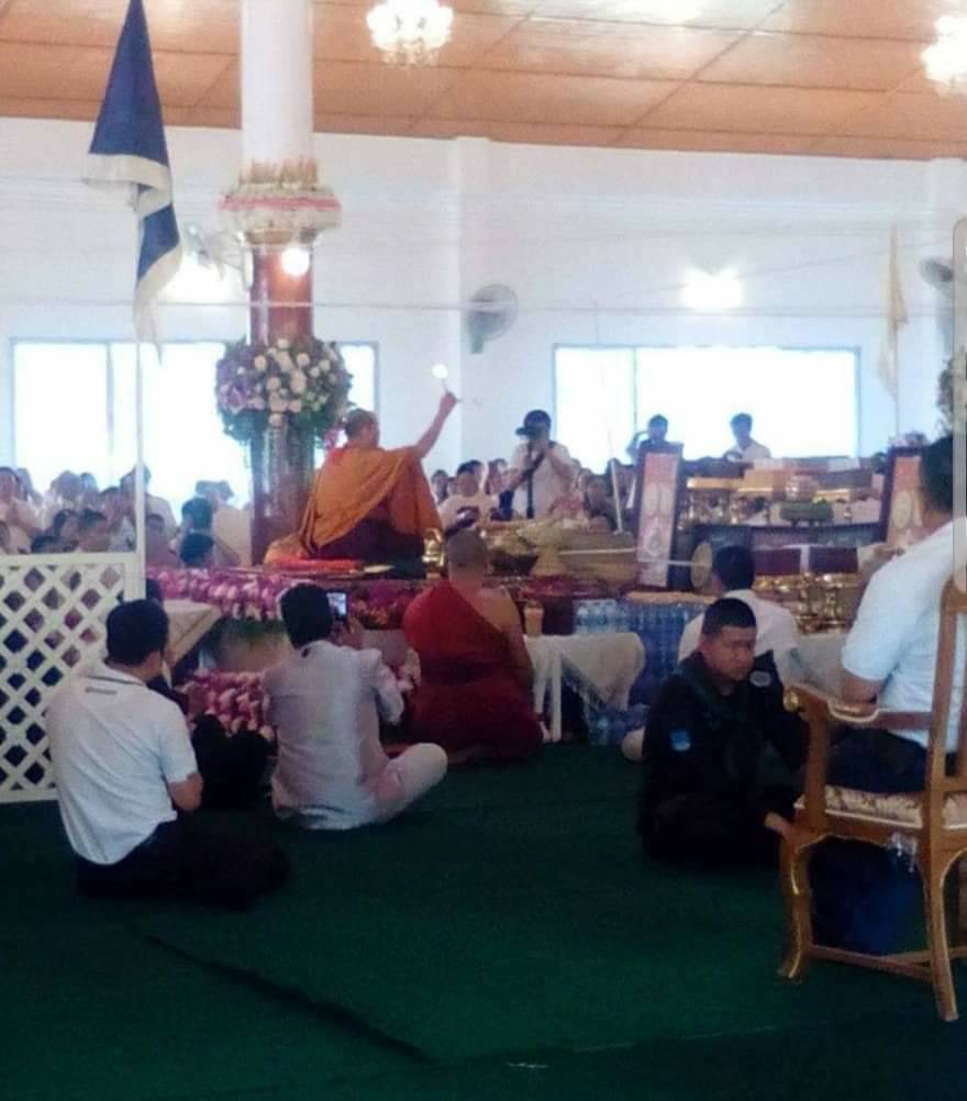 ลูกปัดขาว ด้ายแดง ครูบาบุญชุ่ม ปลุกเศก พร้อมตลับติดแหนบ