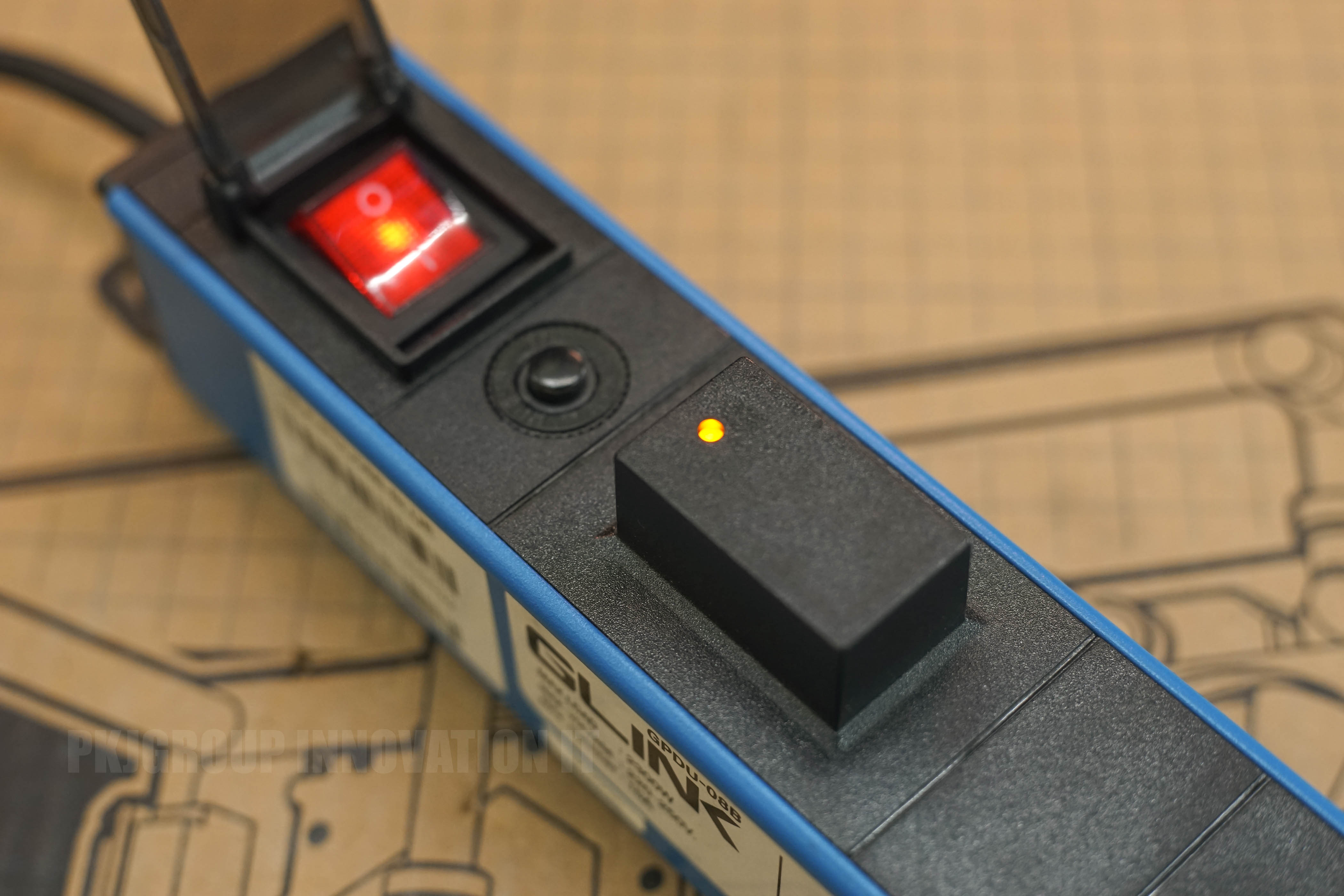 ปลั๊กไฟ Powerbar GLink GPDU-08 สีน้ำเงิน ของใหม่ ป้องกันไฟกระชากจากฟ้าผ่ากันไฟเกินตัวยึดผนังหมุนได้ 360 องศา ประกัน 5 ปี