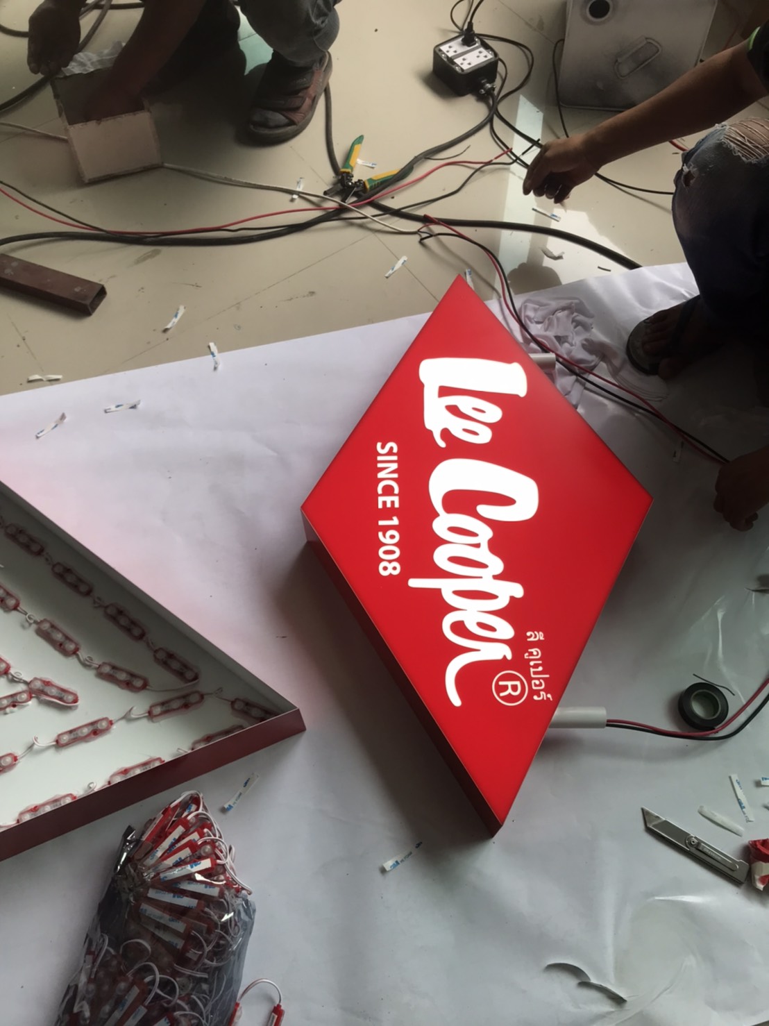 งานโลโก้ป้ายไฟแอลอีดี งานLEE COOPER ลี คูเปอร์