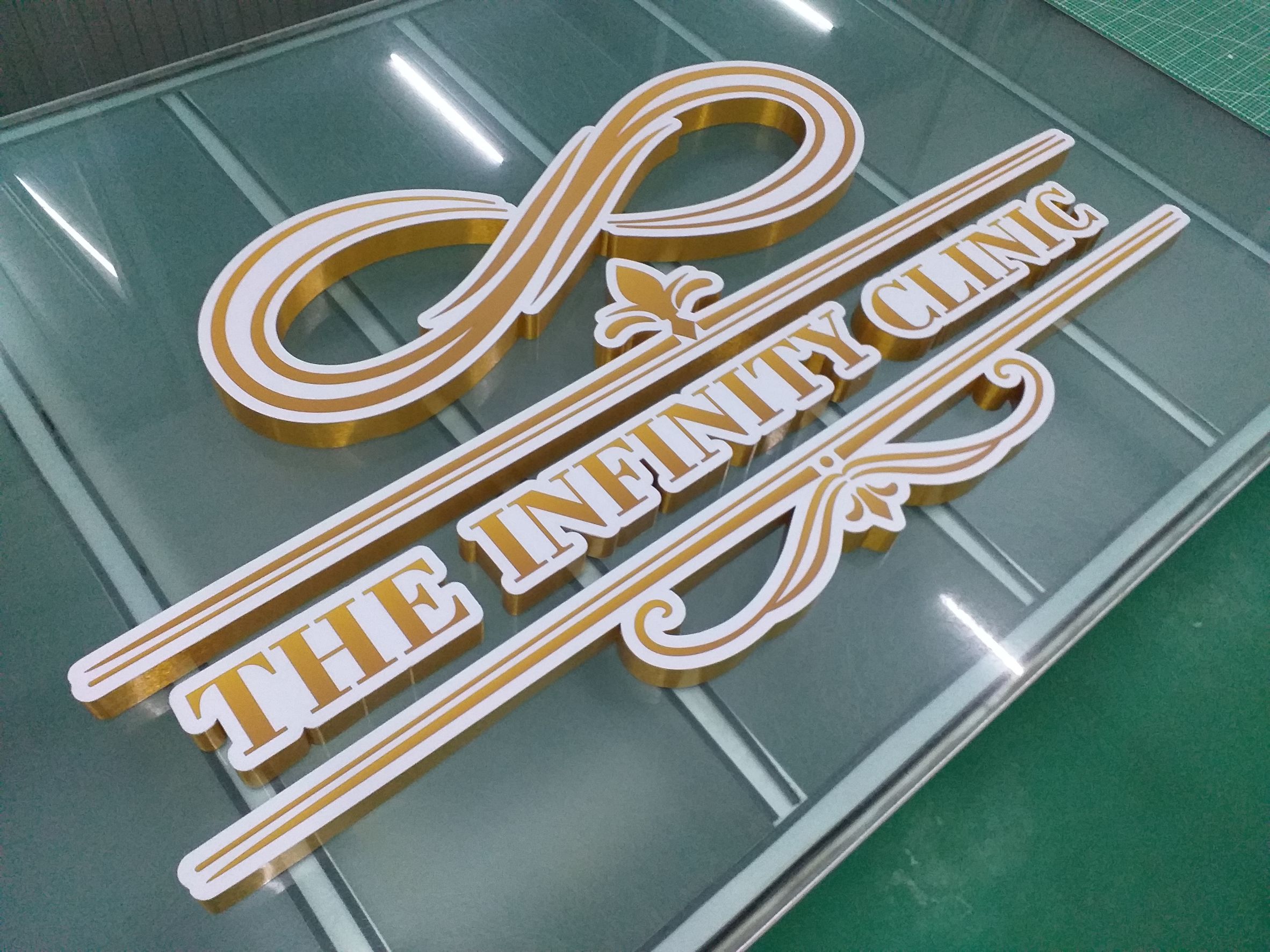 ป้ายกล่องไฟไดคัท งาน THE INFINITY CLINIC