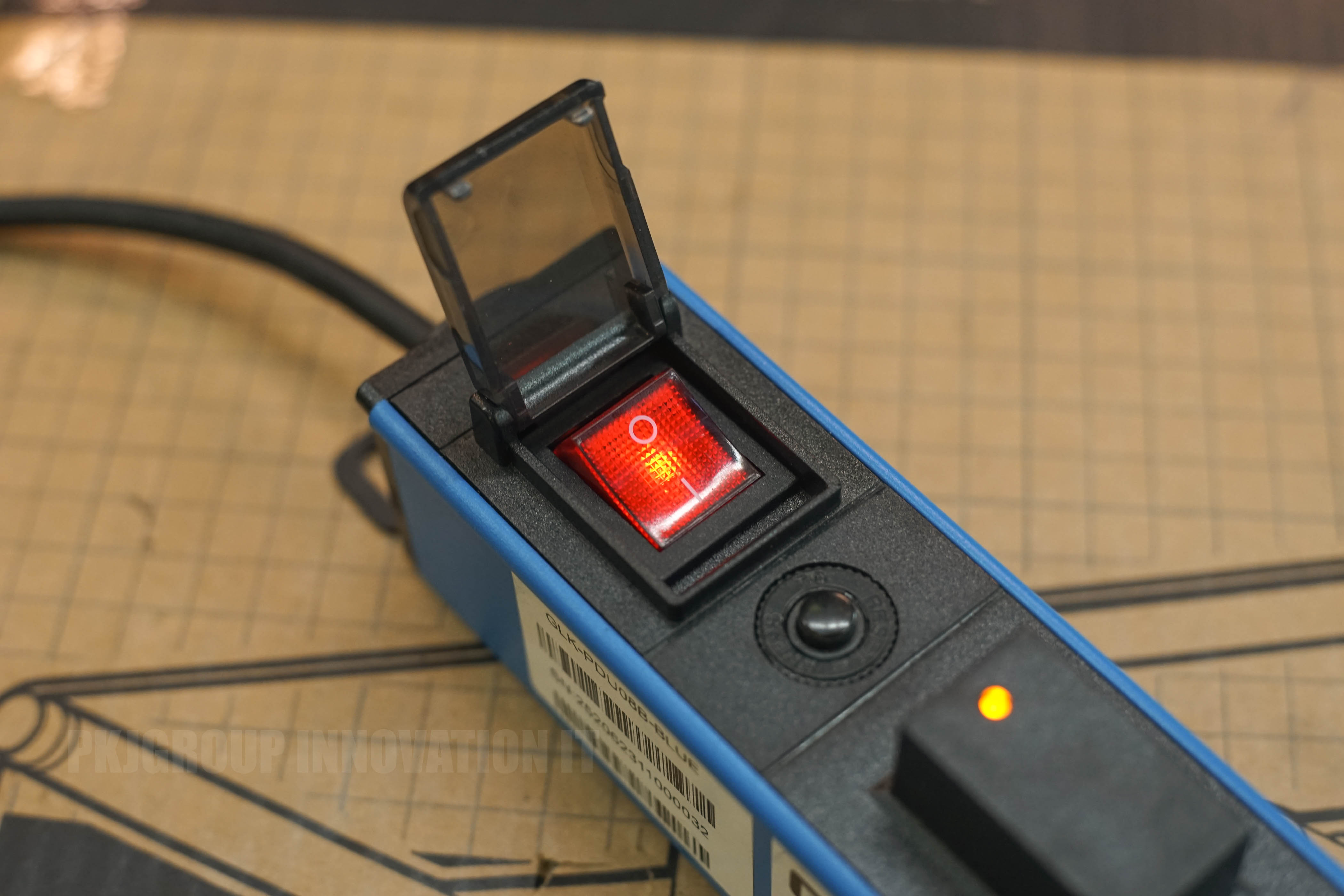 ปลั๊กไฟ Powerbar GLink GPDU-08 สีน้ำเงิน ของใหม่ ป้องกันไฟกระชากจากฟ้าผ่ากันไฟเกินตัวยึดผนังหมุนได้ 360 องศา ประกัน 5 ปี