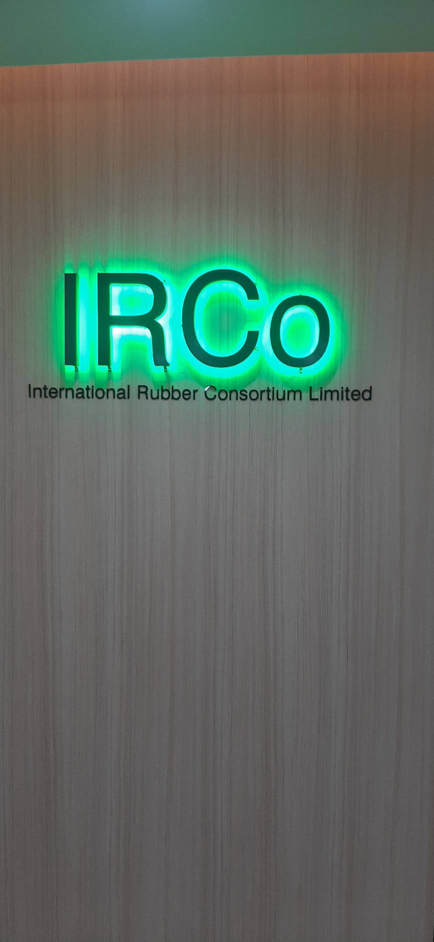 รับทำป้ายไฟบริษัท ไฟออกหลังสีเขียว งานบริษัท IRCO