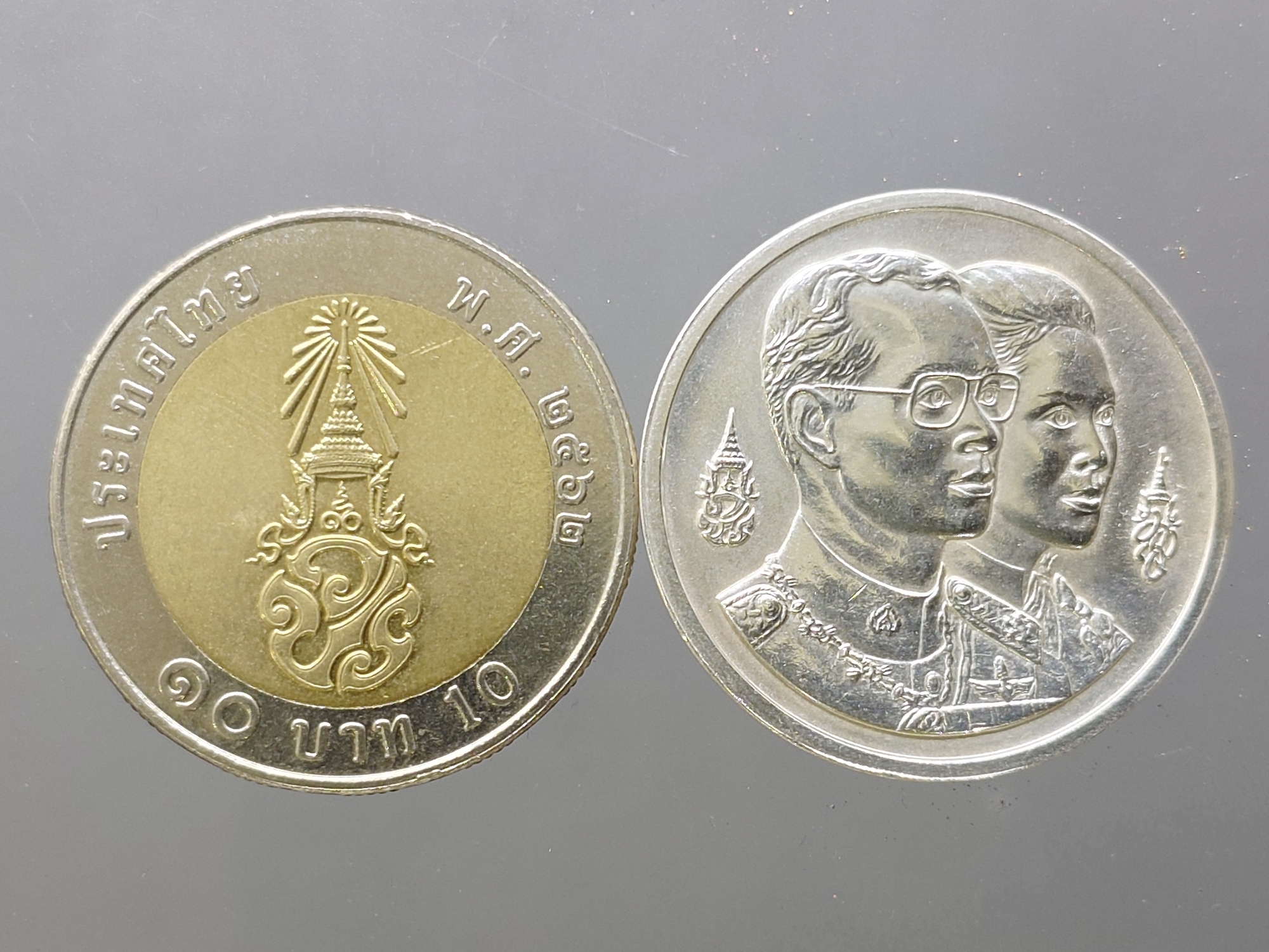 เหรียญพระมหาธาตุเจดีย์ ในหลวง-ราชินี เนื้อเงิน ที่ระลึกมหามงคล 60 พรรษา ร9 (กองทัพอากาศสร้าง) พ.ศ.2530 พร้อมกล่องเดิม