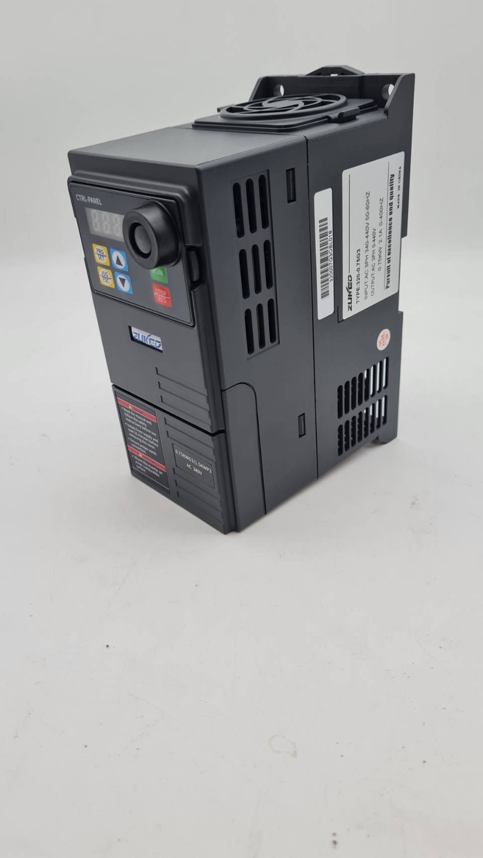 อินเวอร์เตอร์ 750W 380V 3เฟส ควบคุมความเร็วรอบมอเตอร์ใช้กับงานสายพานลำเรียง