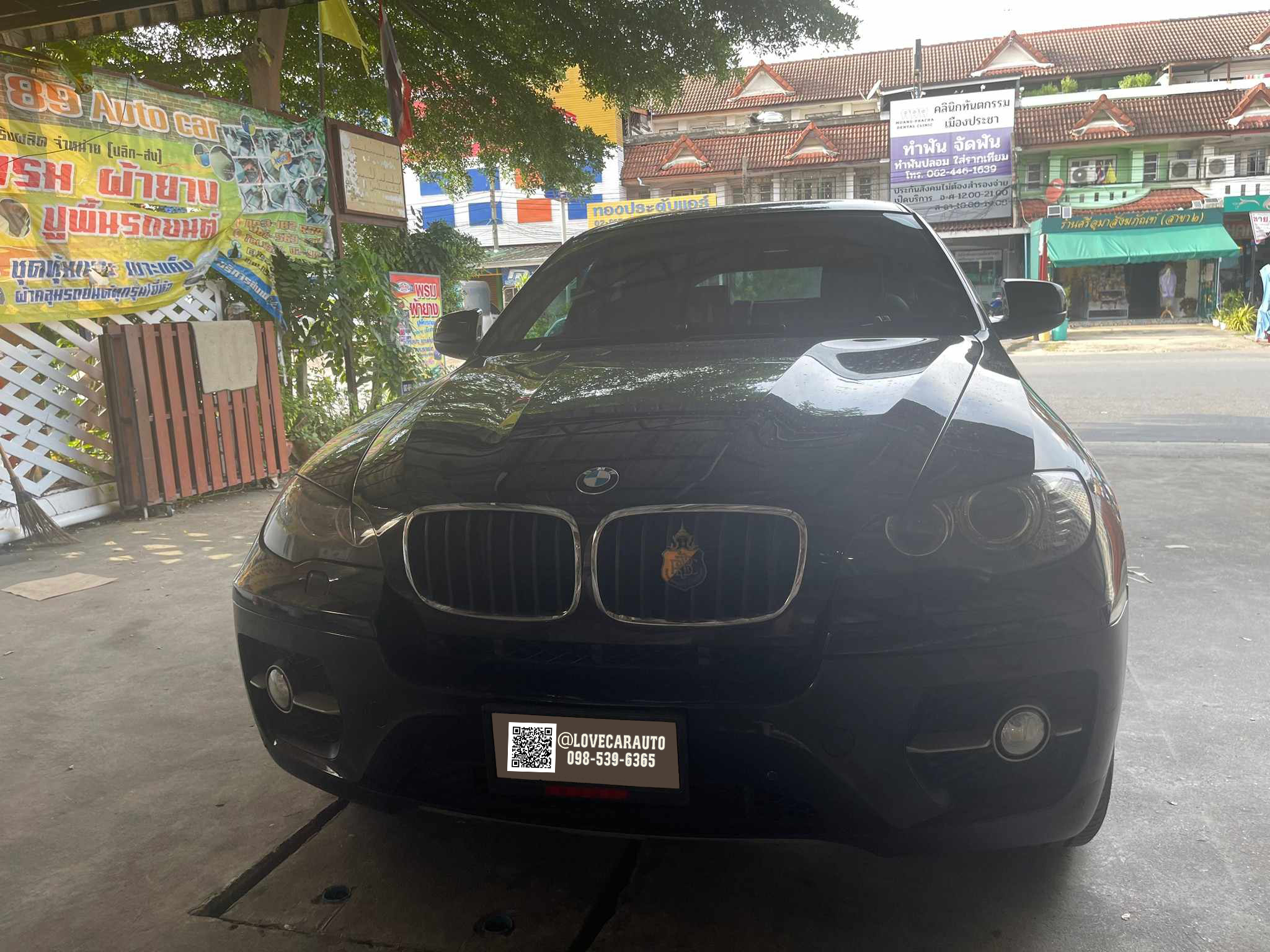 พรมปูพื้นรถยนต์ Bmw X6 2011 กระดุมเล็กสีดำ