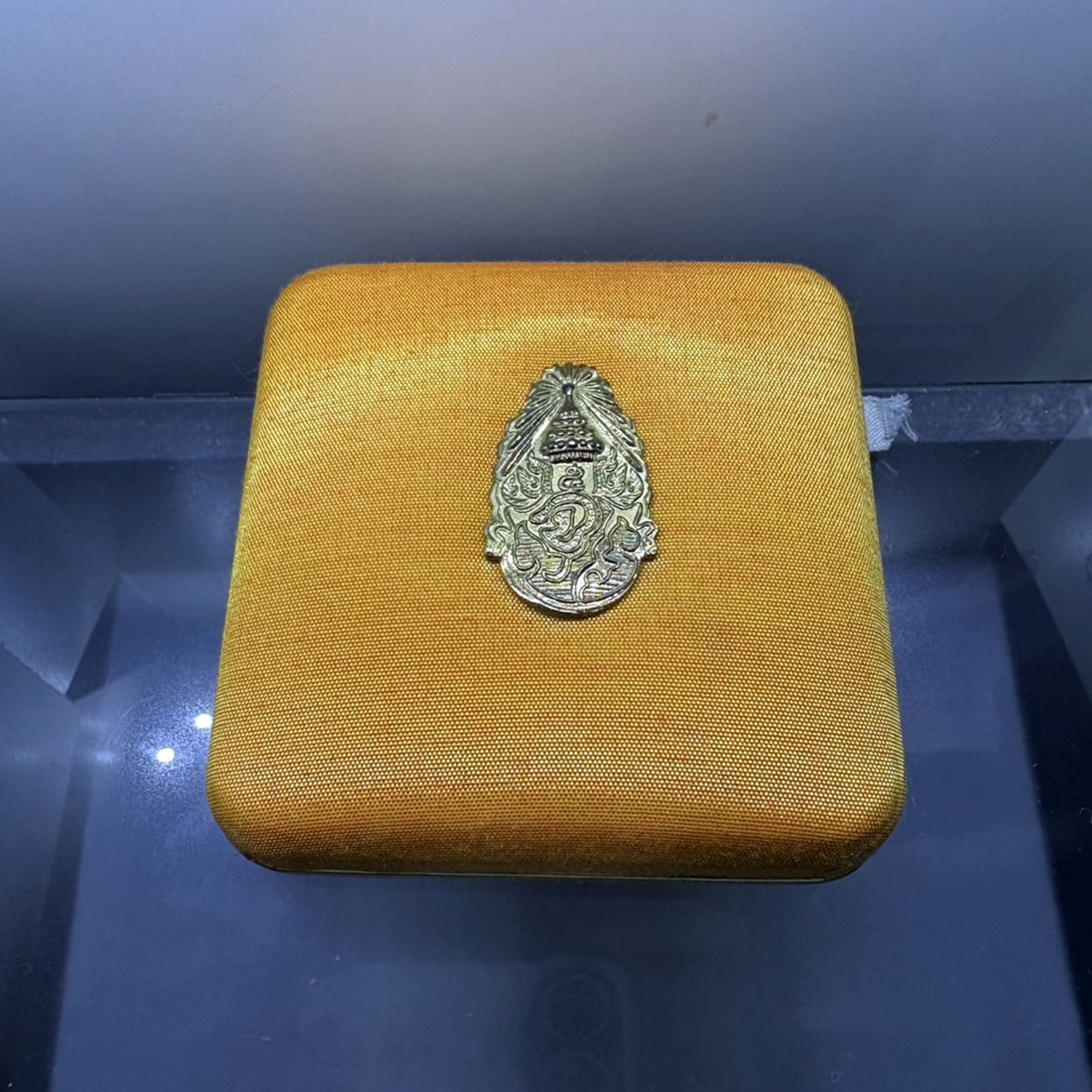 เหรียญพระรูป ร5 รุ่นมหาลาภ หลังยันต์ 12 ราศี เนื้อเงินขัดเงา บล็อกนอก ญสส พุทธาภิเษก วัดพระศรีศาสดาราม ปี2539 พร้อมกล่องหนัง