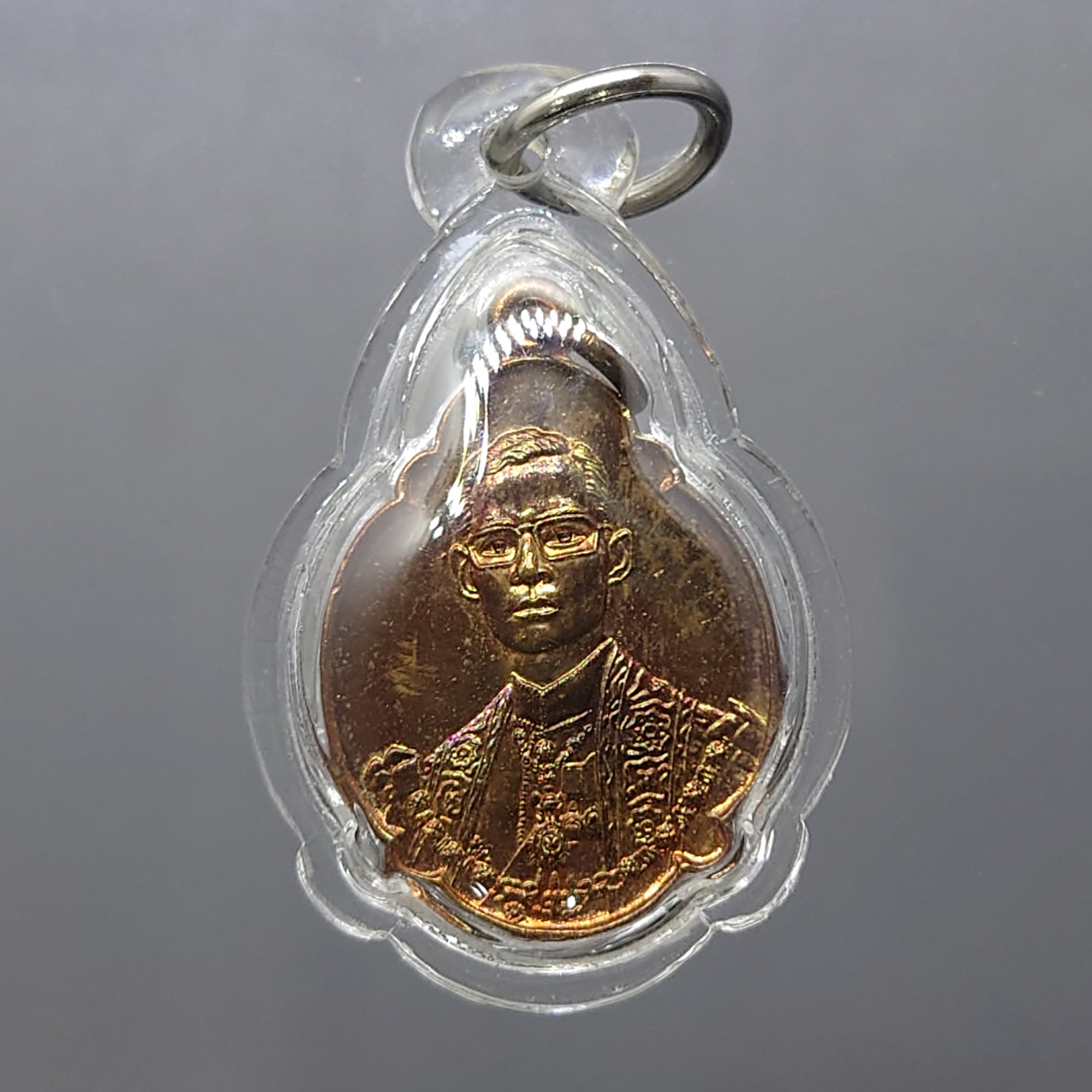 เหรียญที่ระลึก 4 รอบ ร9 เนื้อทองแดงผิวไฟ บอร์กเกษาสามเส้น ปี2518 ไม่ผ่านใช้ สวย เลี่ยมพร้อมใช้