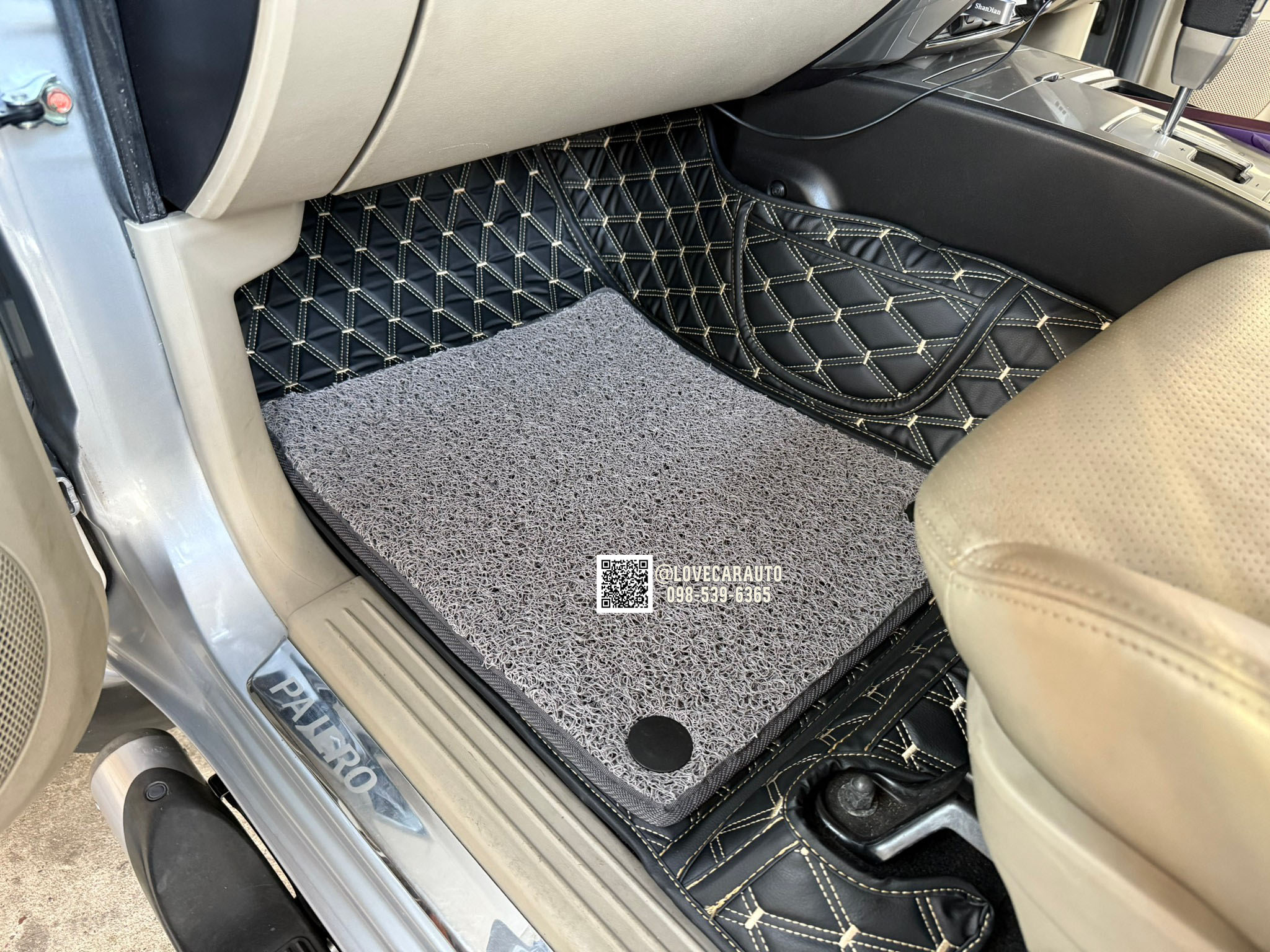 พรมปูพื้นรถยนต์ 7D Mitsubishi Pajero 2011 VVIP ด้ายคู่ สีดำด้ายทอง + ไวนิลเทา