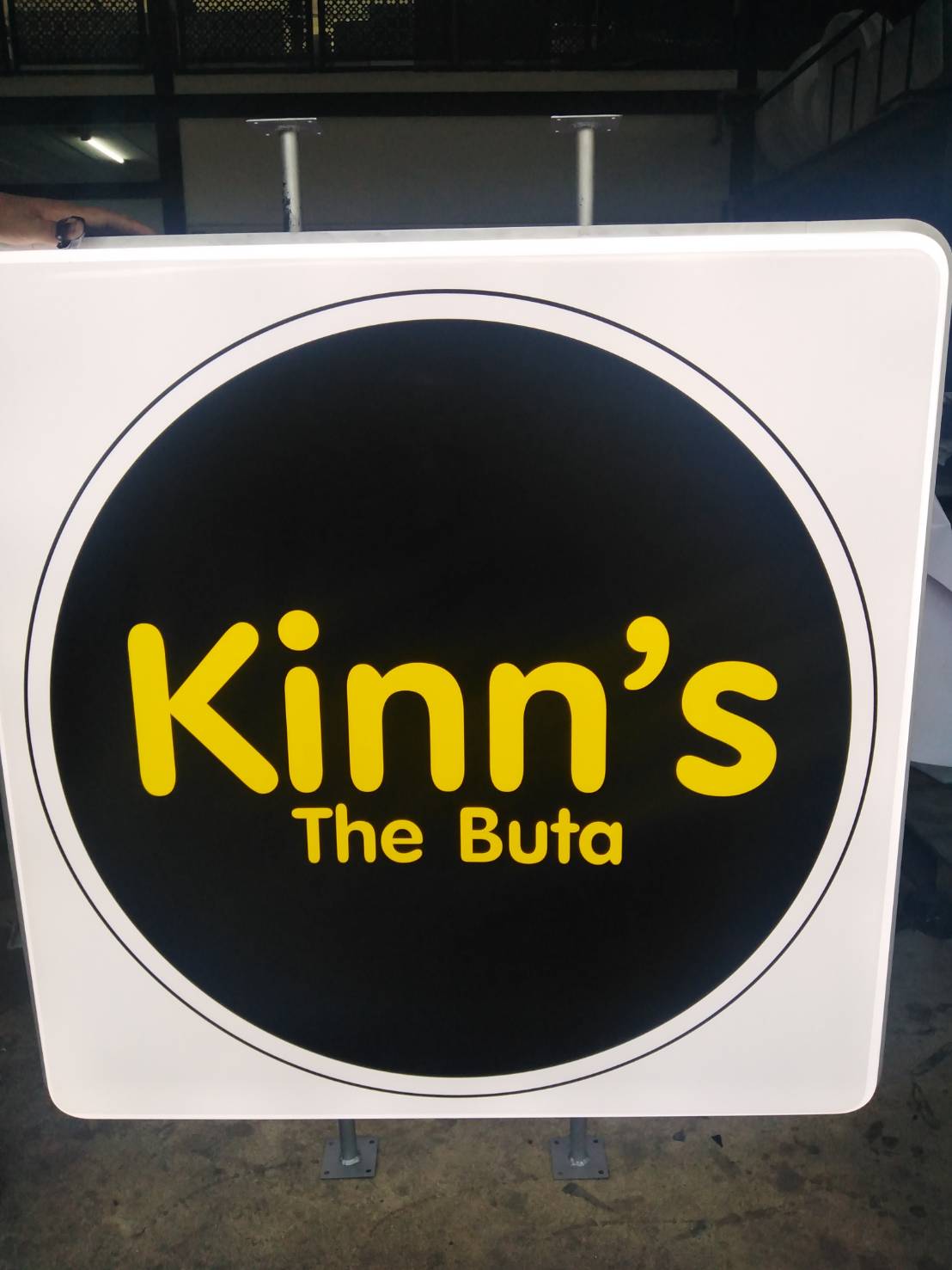 งานป้ายตู้ไฟสำเร็จรูป งาน Kinn's The Buta