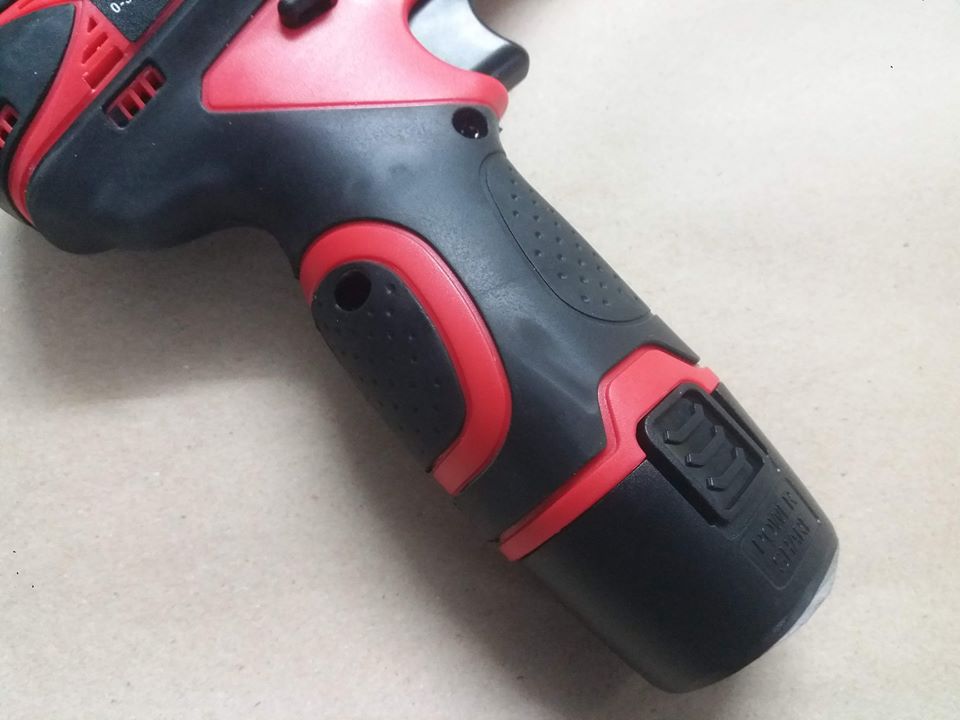 รหัสสินค้า 126 สว่านไร้สาย 18 โวลต์ GD แบตเตอรี่ 1 ก้อน มาพร้อมกับอุปกรณ์ หลากหลายรูปแบบ