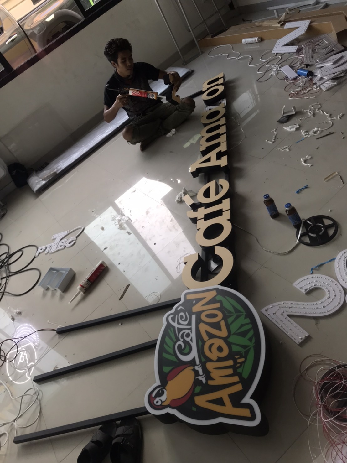 งานCafe Amazon ป้ายไฟแอลอีดีป้ายตัวอักษรออกไฟขอบอลูมิเนียมไม่เป็นสนิมตลอดอายุการใช้งาน