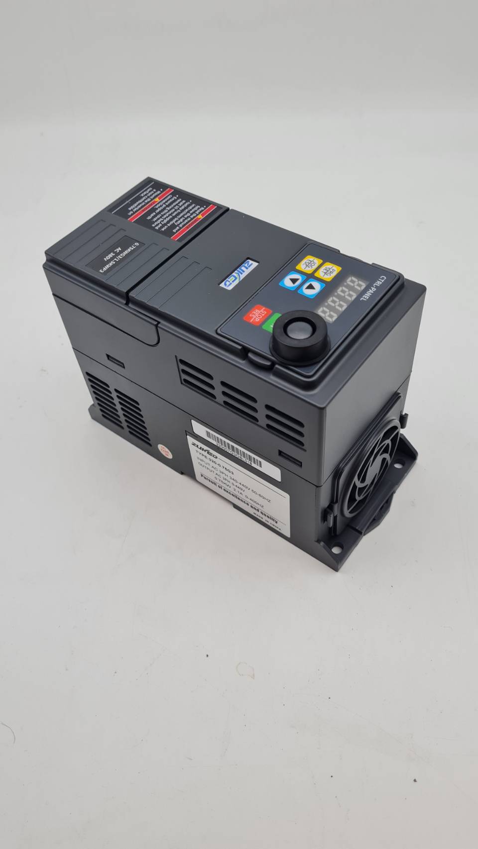 อินเวอร์เตอร์ 750W 380V 3เฟส ควบคุมความเร็วรอบมอเตอร์ใช้กับงานสายพานลำเรียง