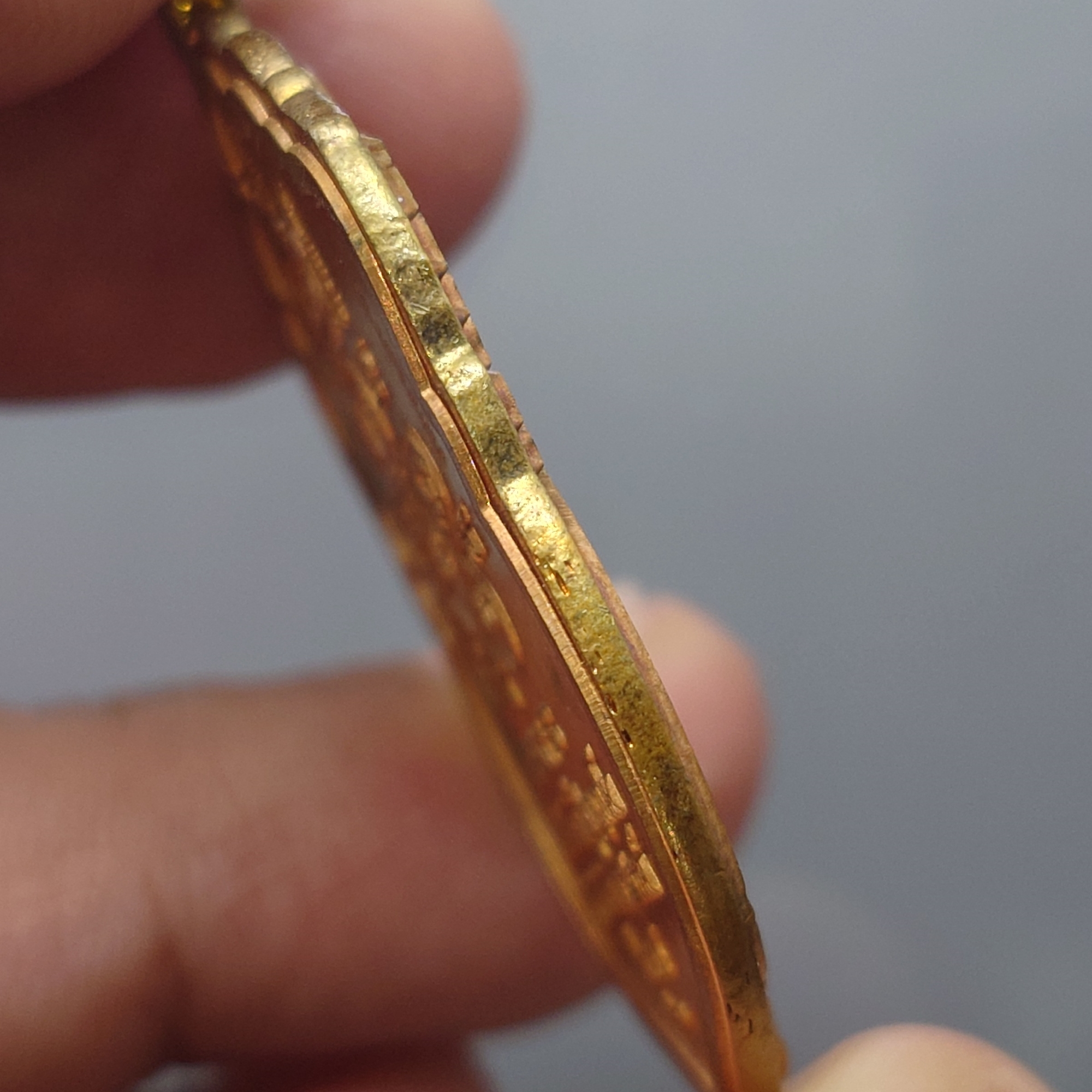 เหรียญไตรมาศ 63 พิมพ์เสมาเสือคาบแก้ว เนื้อทองแดงไม่ตัดปีกลงยา ตอกกรรมการ หลวงพ่อพัฒน์ วัดห้วยด้วน ปี2563