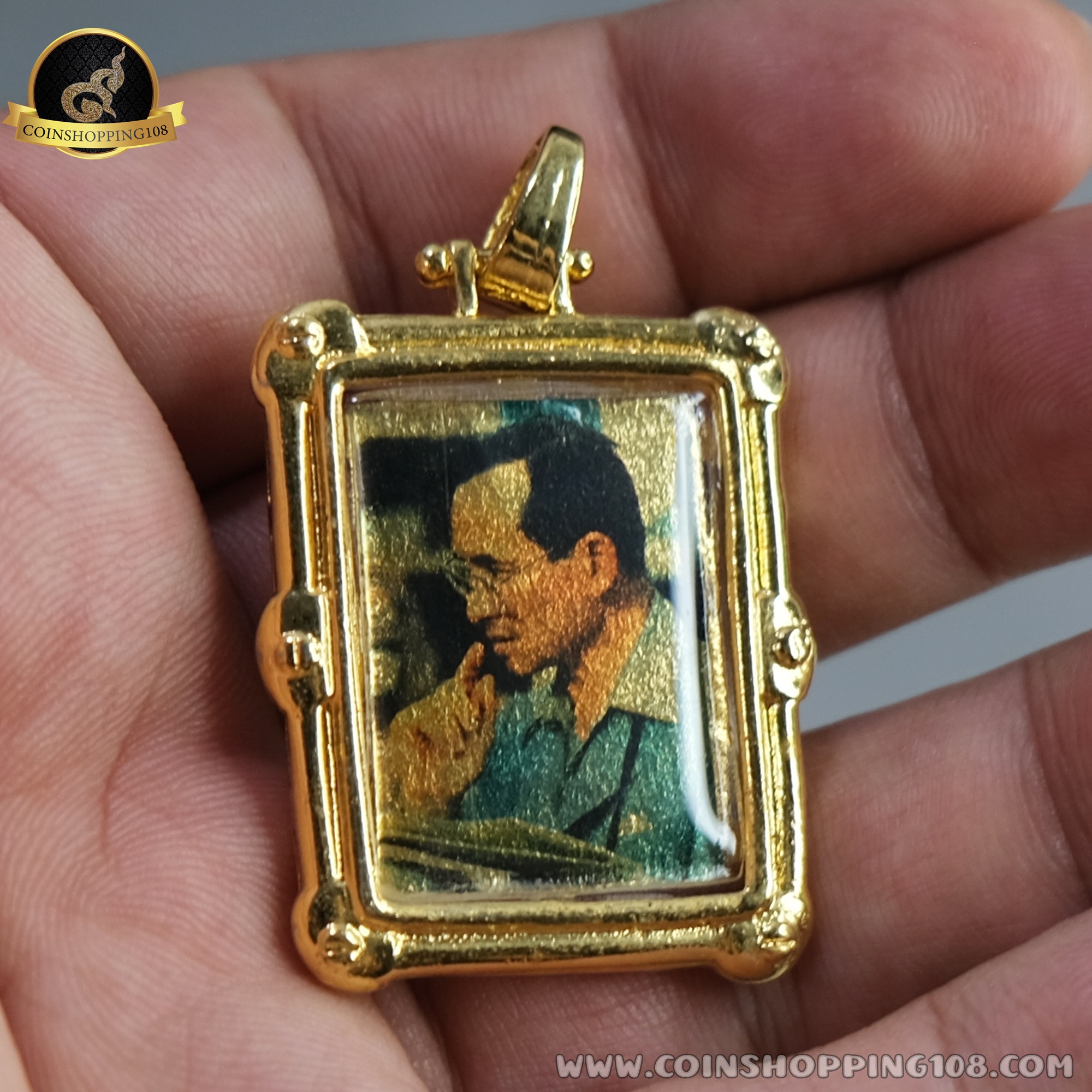 จี้ทองคำแท้ พระบรมฉายาลักษณ์ ร9 ที่ระลึกกาญจนาภิเษก 2539 (แผ่นทองคำ 97.66%) พร้อมกรอปและกล่องเดิม