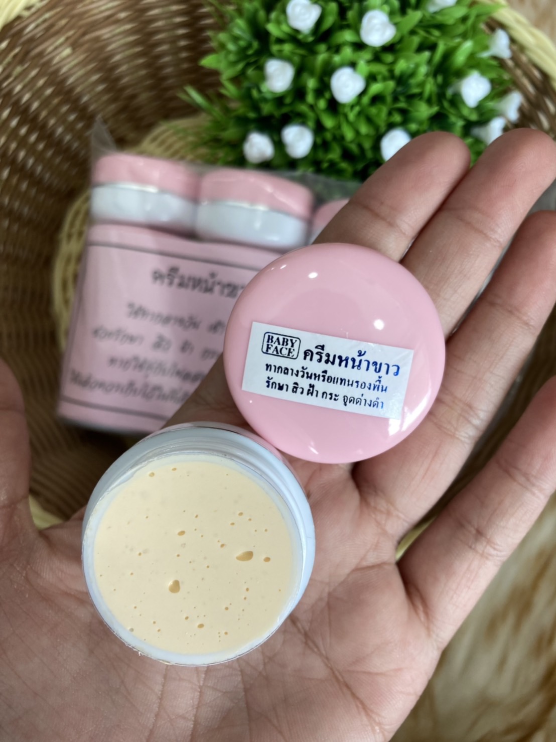 ครีมหน้าขาวสูตรผลไม้ ฝาชมพู ช่วยลดฝ้ากระจุดด่างดำ ของแท้ ยกโหล/12ตลับ