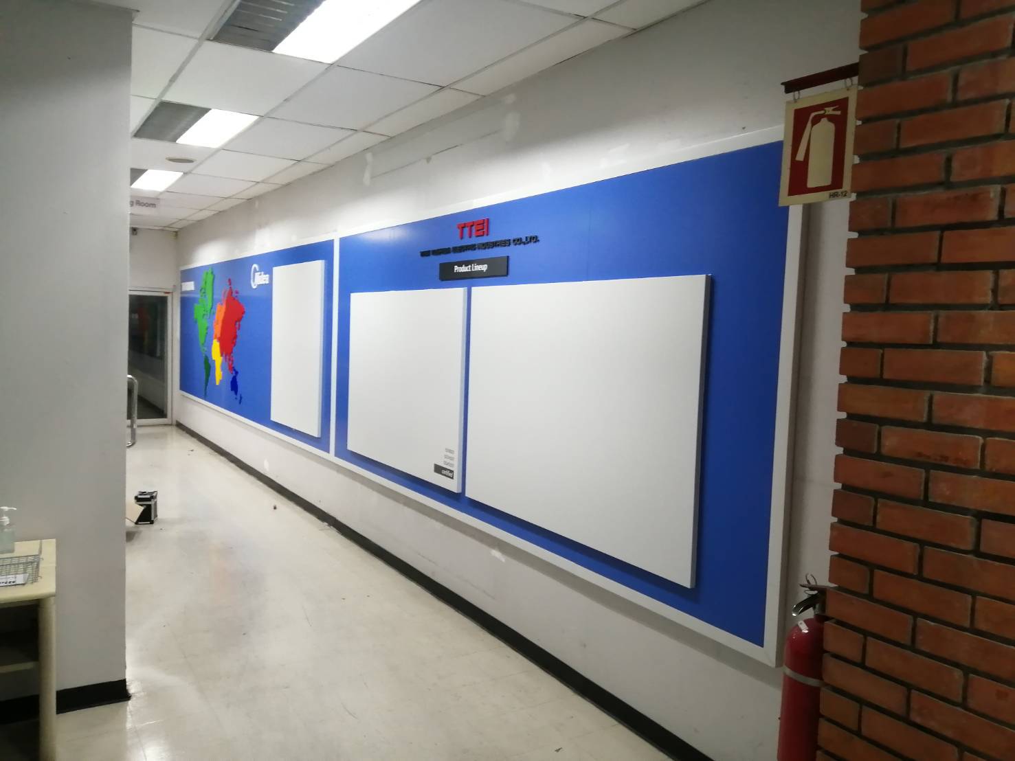 งานตกแต่งบอร์ดกระดานติดผนังของโรงงานโตชิบา