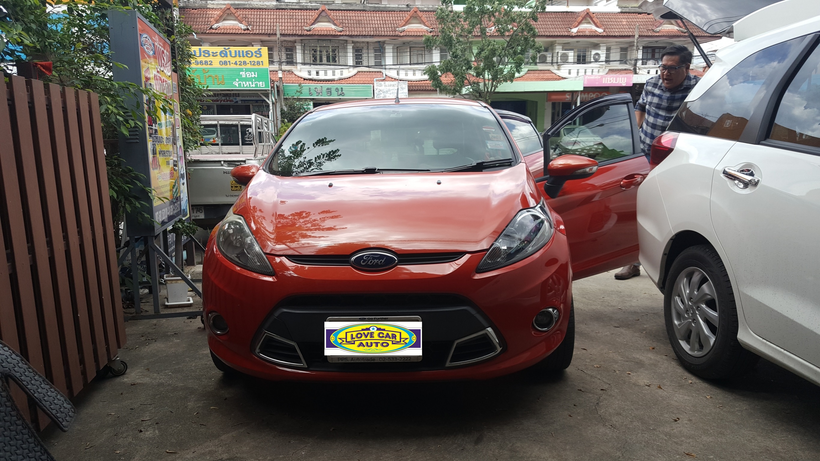 พรมปูพื้นรถยนต์ราคา Ford Fiesta