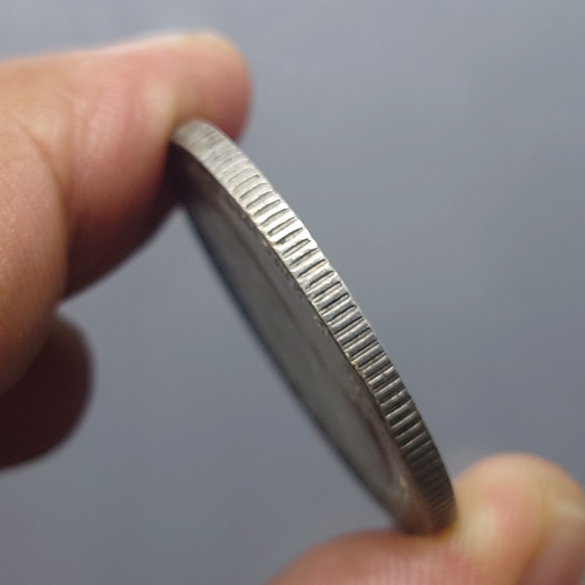 เหรียญเงิน บาทหนึ่ง พระบรมรูป ร.๕ - ตราแผ่นดิน ไม่มี ร.ศ. ผ่านใช้