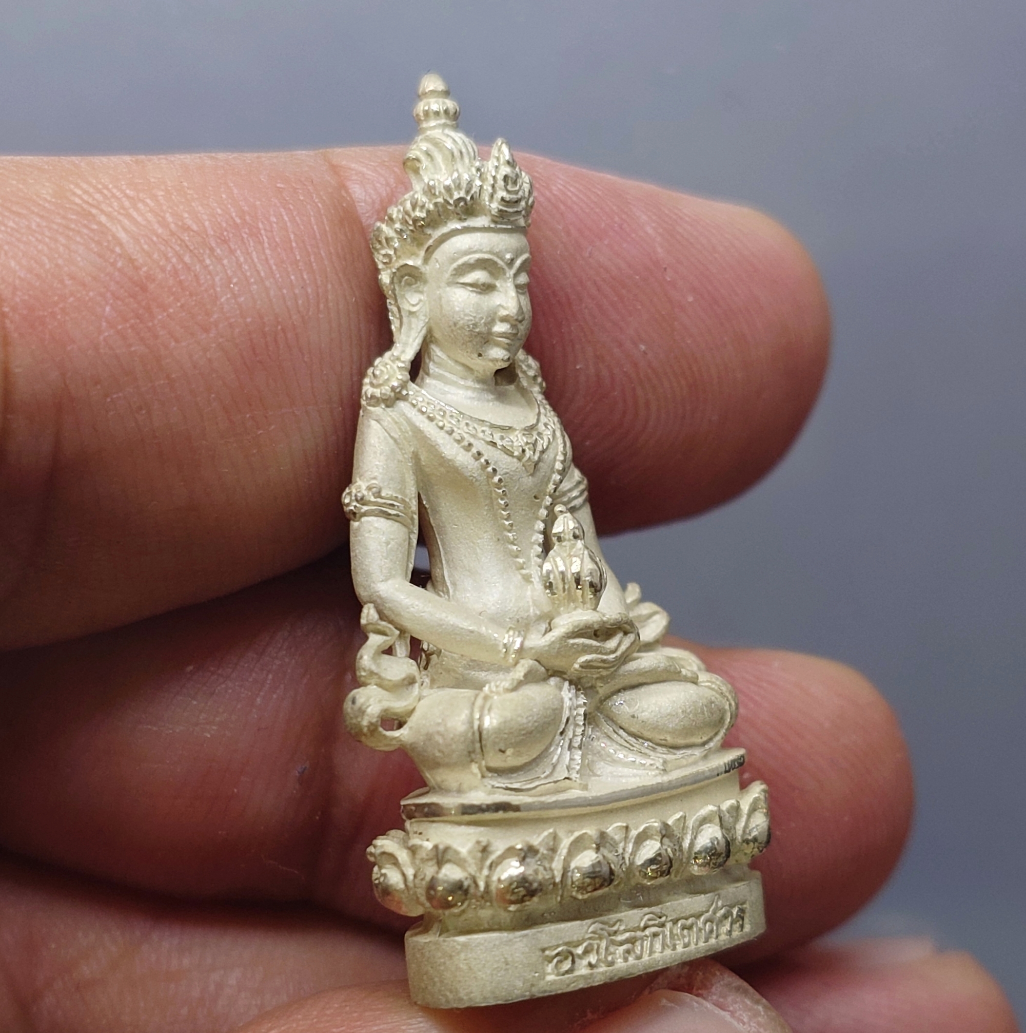 พระกริ่งอวโลกิเตศวร อุดมโภคทรัพย์ เนื้อเงิน 99 % วัดโพธิ์แมนคุณาราม พ.ศ.2539 พร้อมบรรจุกล่องเดิมวัด สภาพสวย