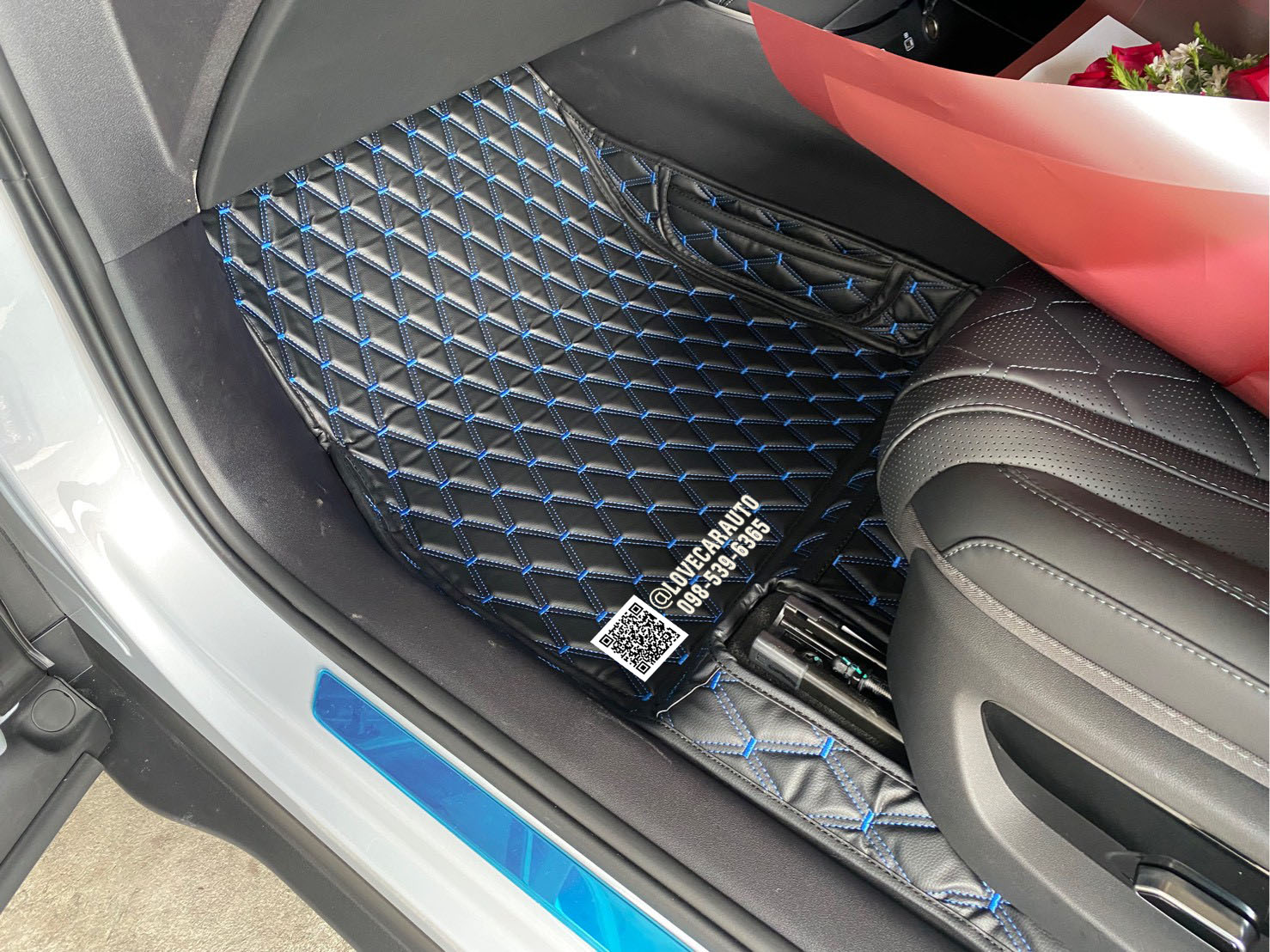 พรมปูพื้นรถยนต์ BYD Sealion7 สีดำด้ายน้ำเงิน